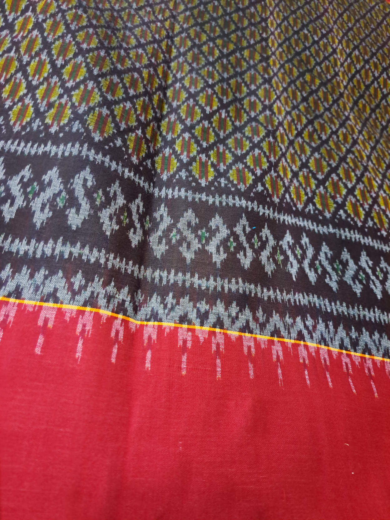 ผ้ามัดหมี่ตีนแดง ผ้าซิ่นตีนแดง ผ้าฝ้ายตีนแดง ผ้าทอพื้นเมือง บุรีรัมย์ ลายอัปสรามงกุฎกุญชร 2 เมตร