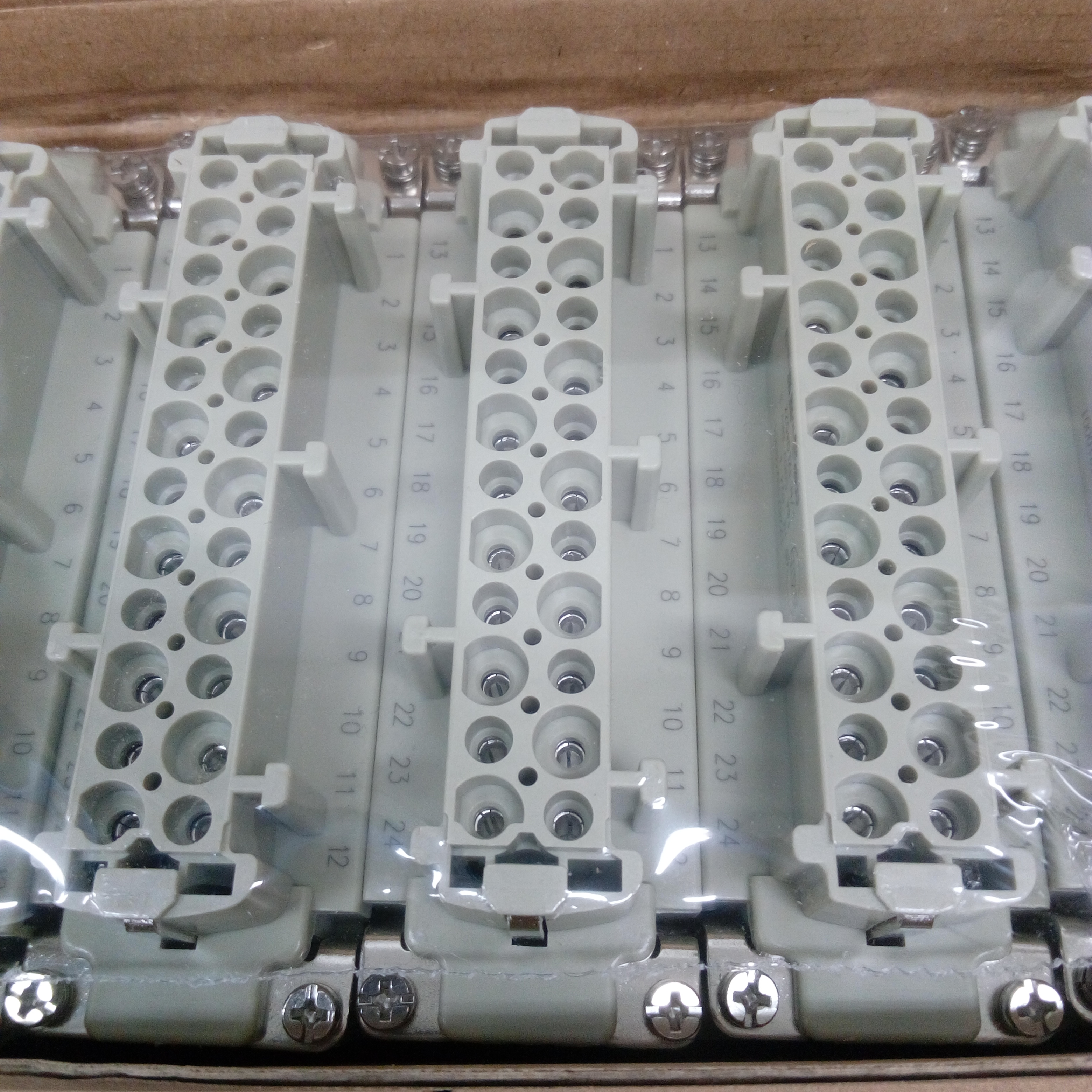 WAIN Insert Female ตัวเมีย 24P ไส้แกนใน CONNECTOR ปลั๊ก สัญญาณ อุตสาหกรรม