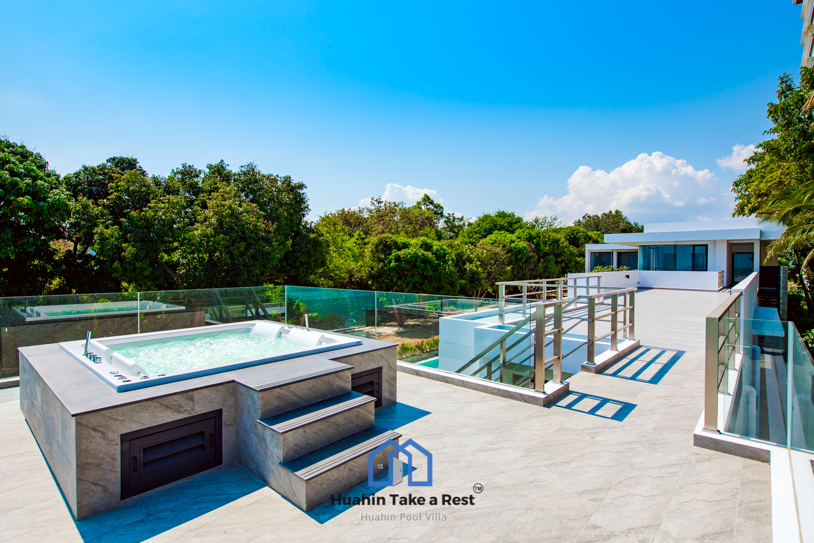 HR15039 บ้านพักติดทะเลหัวหิน The Premium Beach Villa Hua Hin