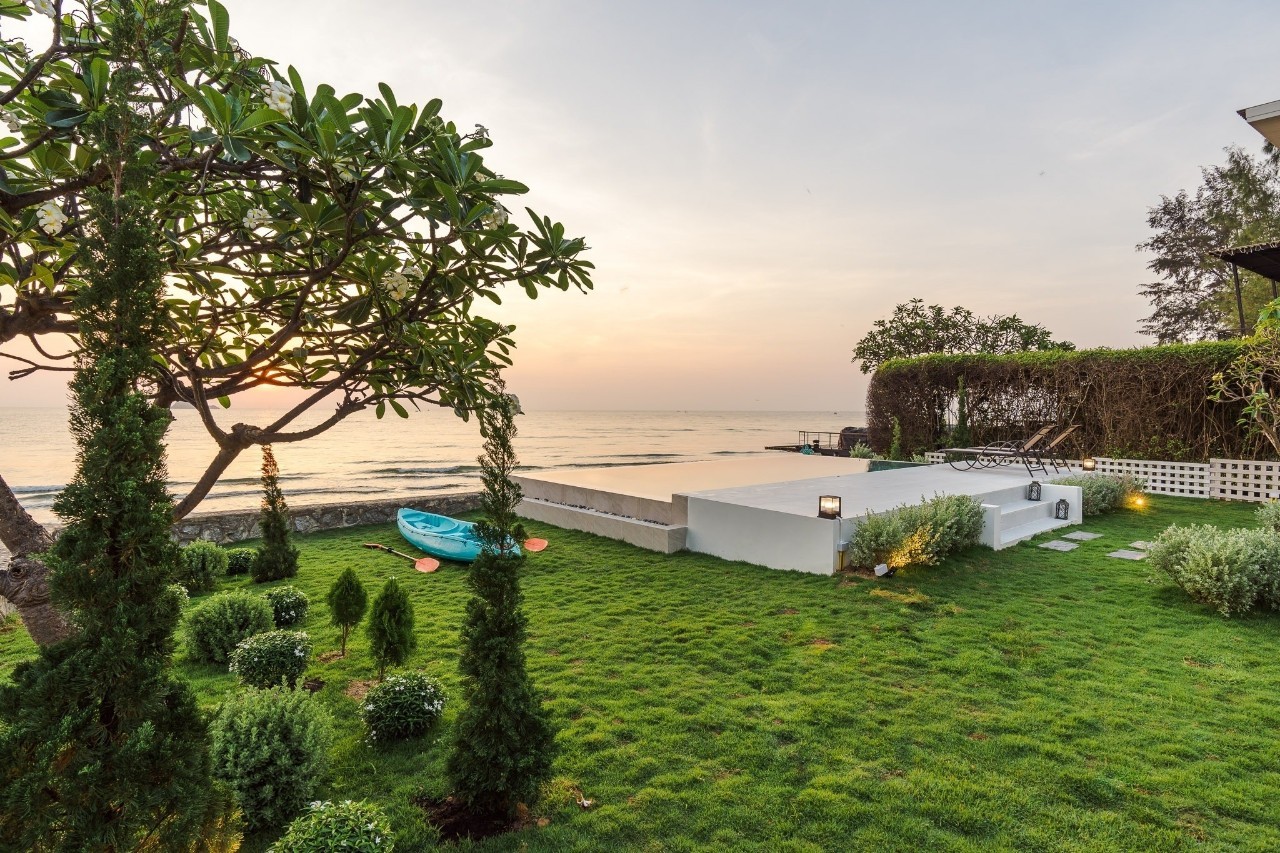 HR15076 บ้านพักติดทะเลหัวหิน The Luxe Beach Villa