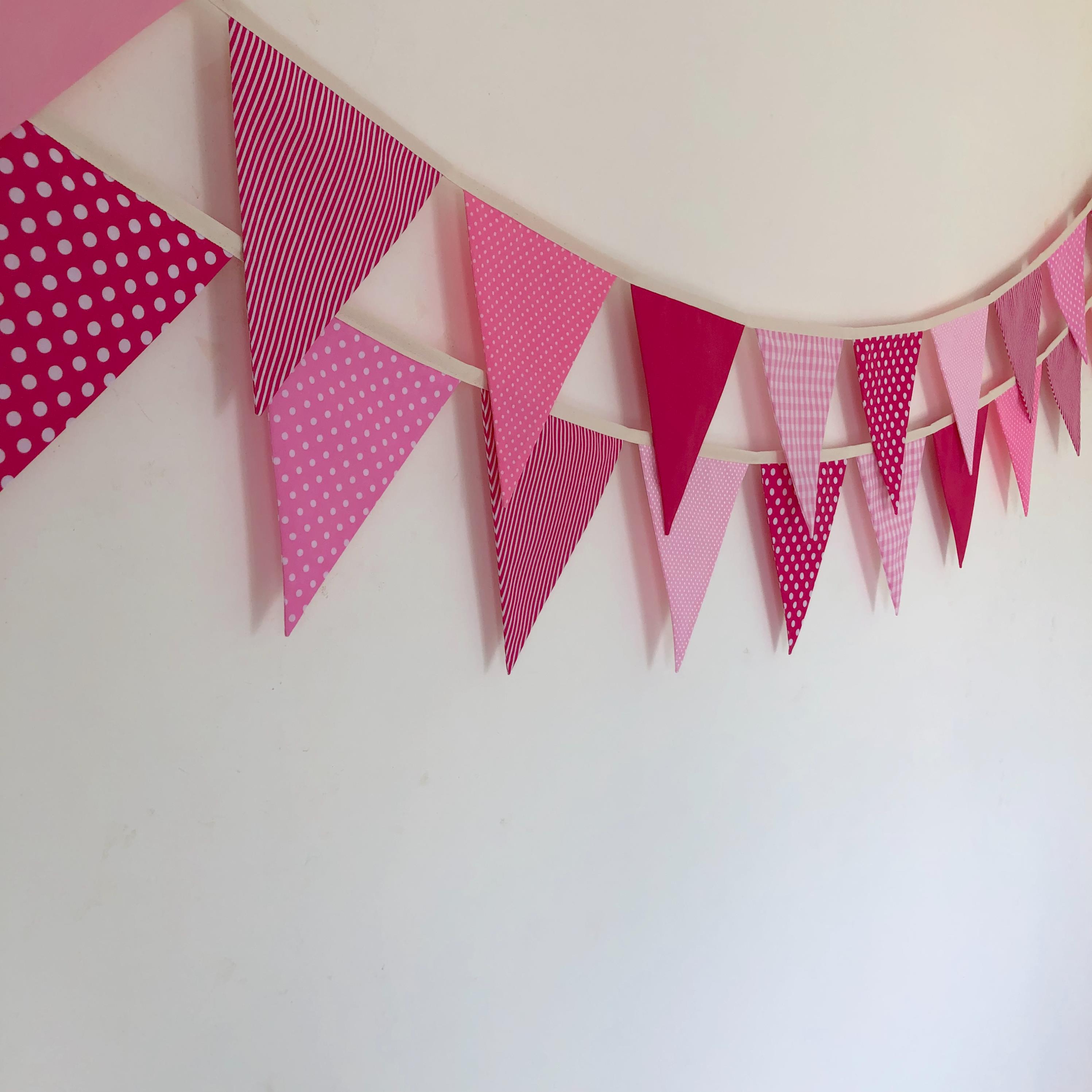 ธงผ้าโทนสีชมพู