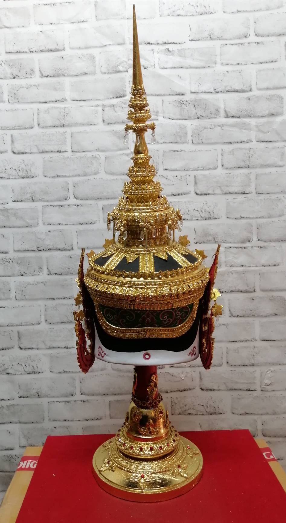 หัวโขน นางสีดา ขนาดครอบ เกรดพรีเมี่ยม พร้อมฐานไม้อัดสีแดงฟรี