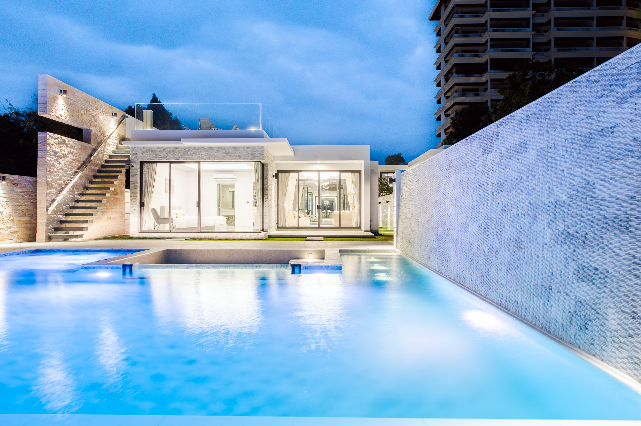 HR15066 บ้านพักติดทะเลหัวหิน The Casa Rocca Beach Villa HuaHin