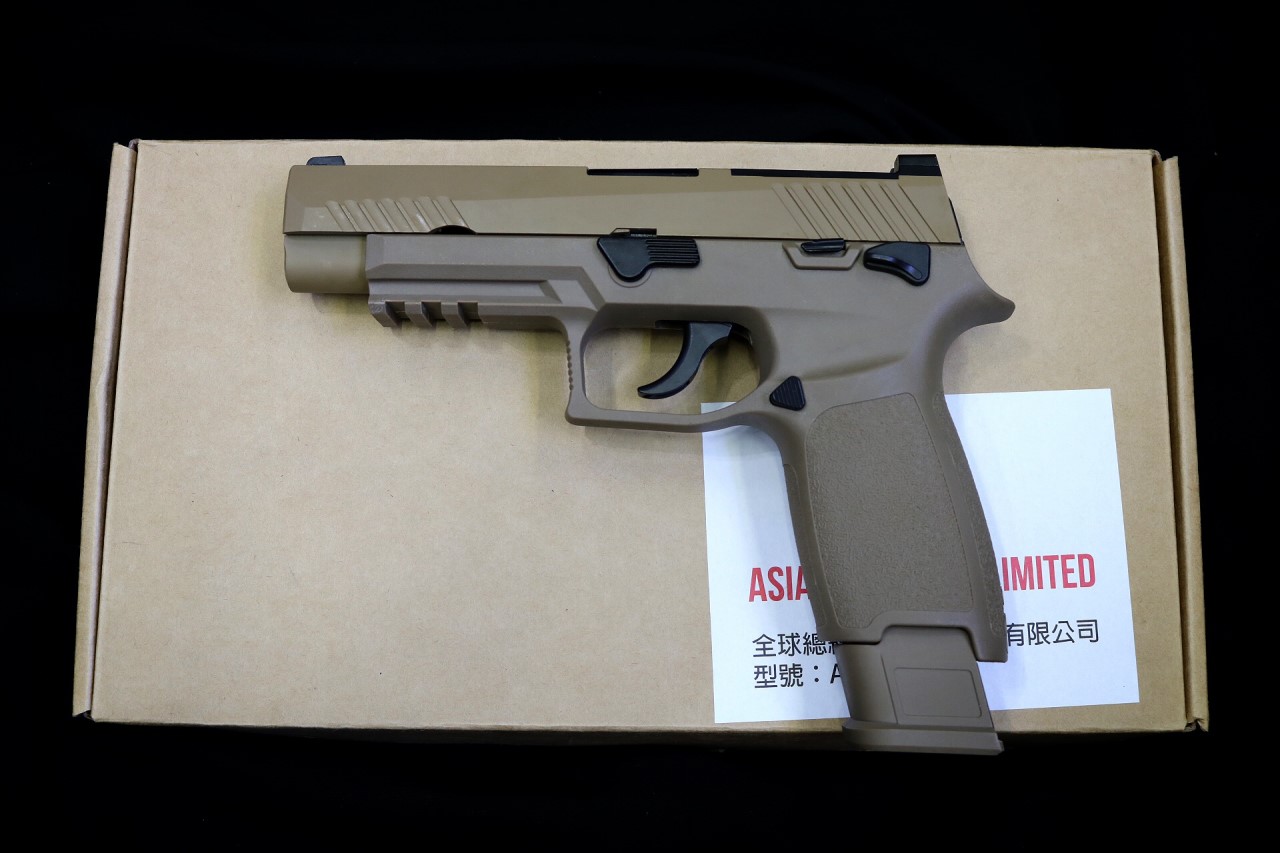 NEW ! AEG F17 GBB Airsoft Pistol ( BK )( TAN ) ราคา: 5,500 บาท -ผู้ผลิต: ยี่ห้อ A.E.G -สไลด์โลหะ -เฟรมพอลีเมอร์ -ฮอปอัพ: ที่สามารถปรับได้ -โหมด: semiautomatic -ความแรง 300 FPS -ใช้แก๊สแรงได้ - กระสุนชนิด 6mm BB -ความจุแมกกาซีน 20 นัด -ความยาว 190mm https: