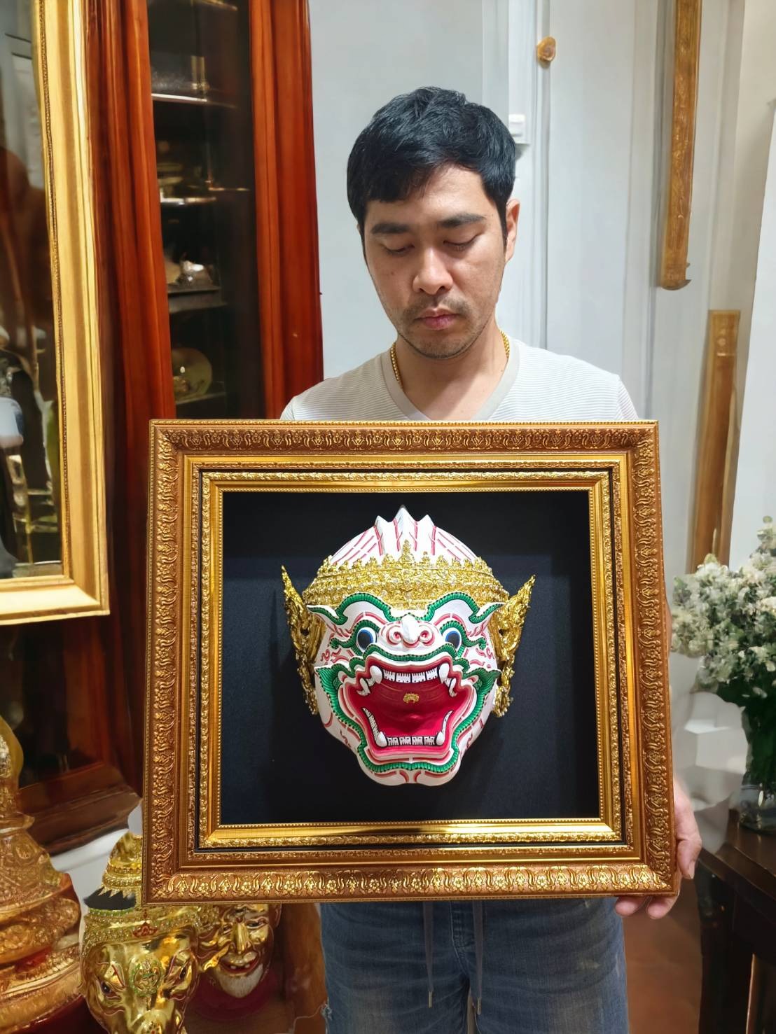 หัวโขนขนาดสวมหัว พร้อมกรอบลายไทยแขวนผนัง