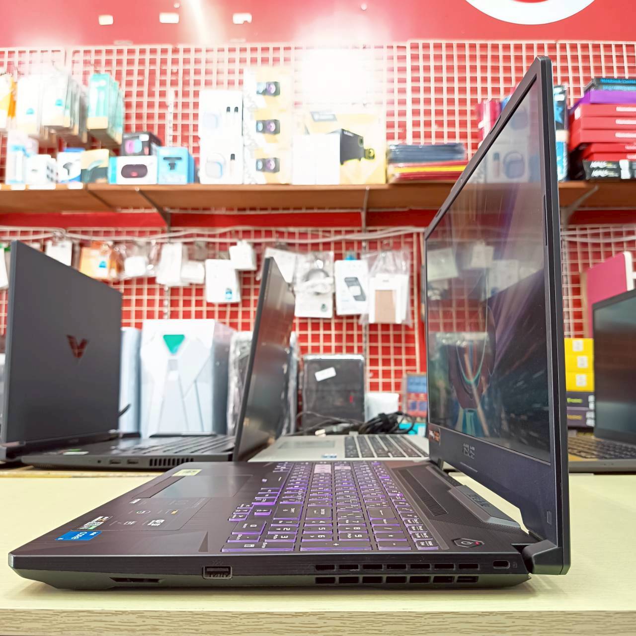 ASUS TUF GAMING F15 FX506HCB-HN1138T สภาพเครื่อง 95%