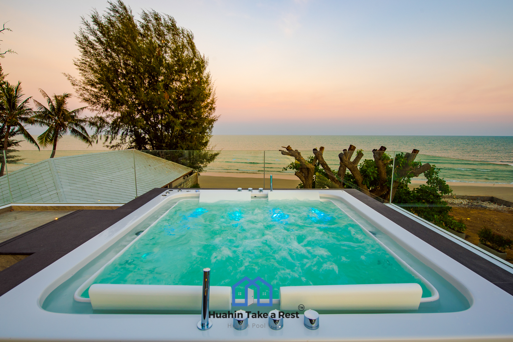 HR15039 บ้านพักติดทะเลหัวหิน The Premium Beach Villa Hua Hin