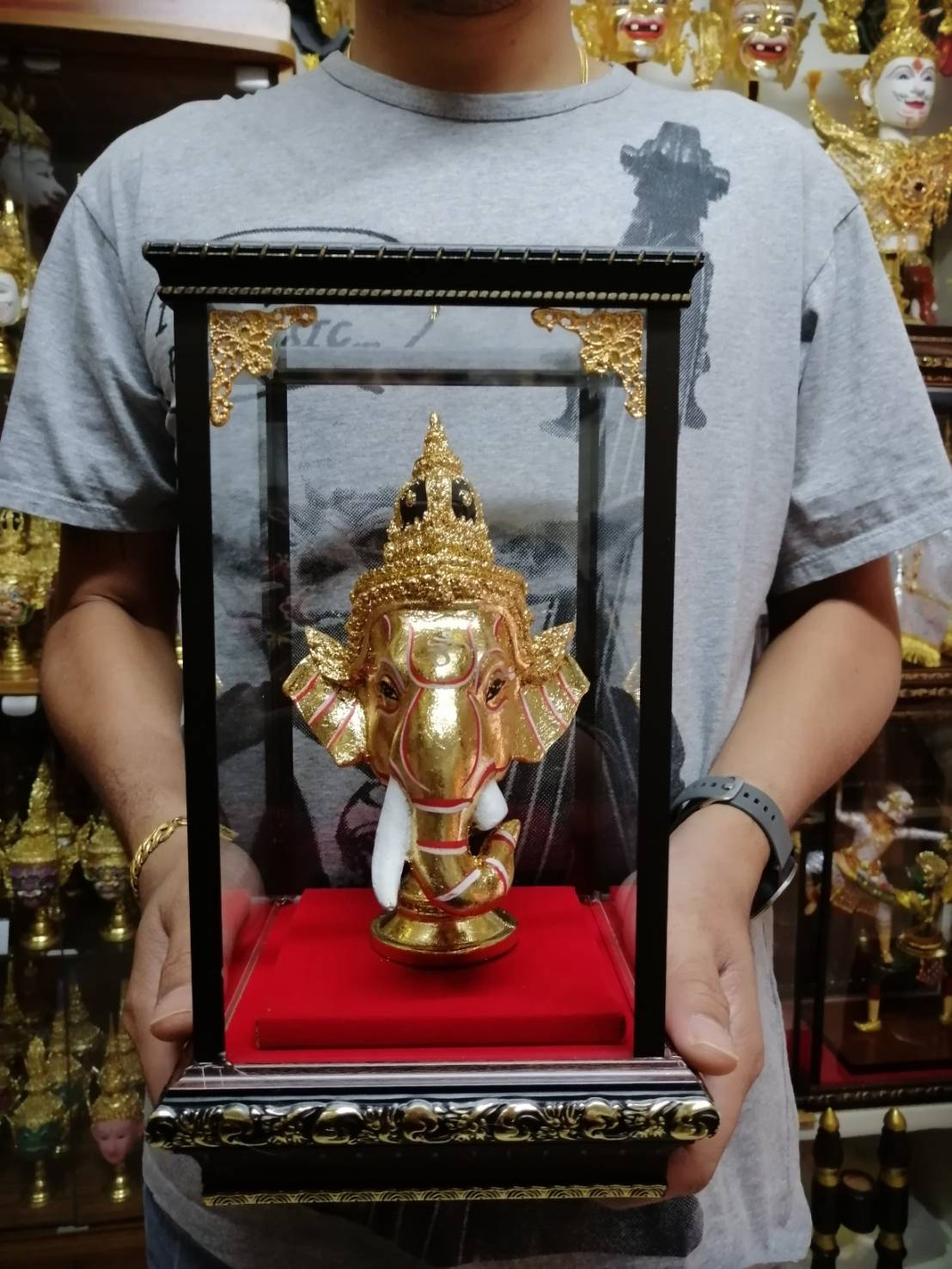 พระพิฆเนศ ขนาดกลาง เรซิ่นปิดทอง พร้อมตู้กระจกลายไทย