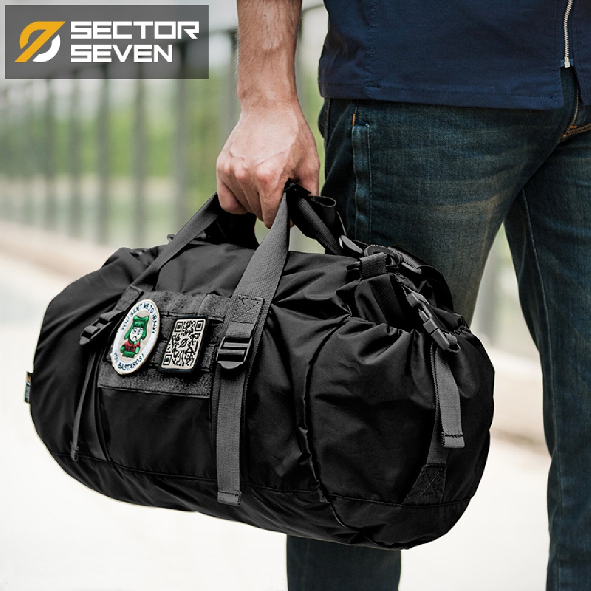 (clapping hands)สินค้าใหม่ค่ะ (fire)Sector Seven Duffel bag 🍁 ผลิตจากผ้า 400D เกรดคุณภาพ 🍁 วัสดุทนทานต่อรอยขีดข่วน กันละอองน้ำได้ 🍁 Molle webbings สำหรับร้อยอุปกรณ์ 🍁 มีแผ่น Velcro ติด patch 🍁 Weight 450 g. , Capaci