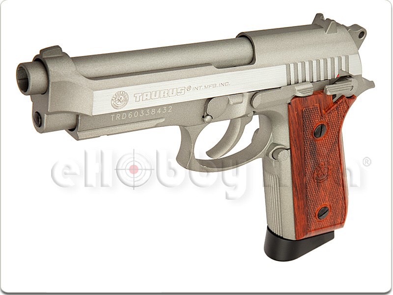 New.Cybergun TAURUS PT92 CO2 GBB (Hairline Silver) ไซเบอร์กัน ทอรัส พีที92 ระบบแก็สCo2 สำหรับPT92 นี้ จะคล้ายกับตัวโคล มาร์คโฟร์ ที่มีการถอดแบบจากปืนจริง ทั้งในเรื่องสีและมาร์คกิ้ง ลิขสิทธิ์แท้จากโรงงาน มาร์คกิ้งสมจริง ระบบการยิงเป็นเซมิออโตเมติก และฟลูออ