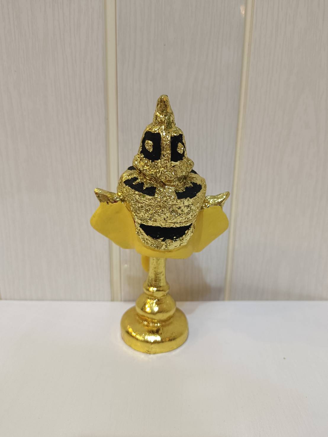 พระพิฆเนศ ขนาดจิ๋ว ขนาดตั้งหน้ารถ พร้อมฐานปิดทอง (สีเหลือง)