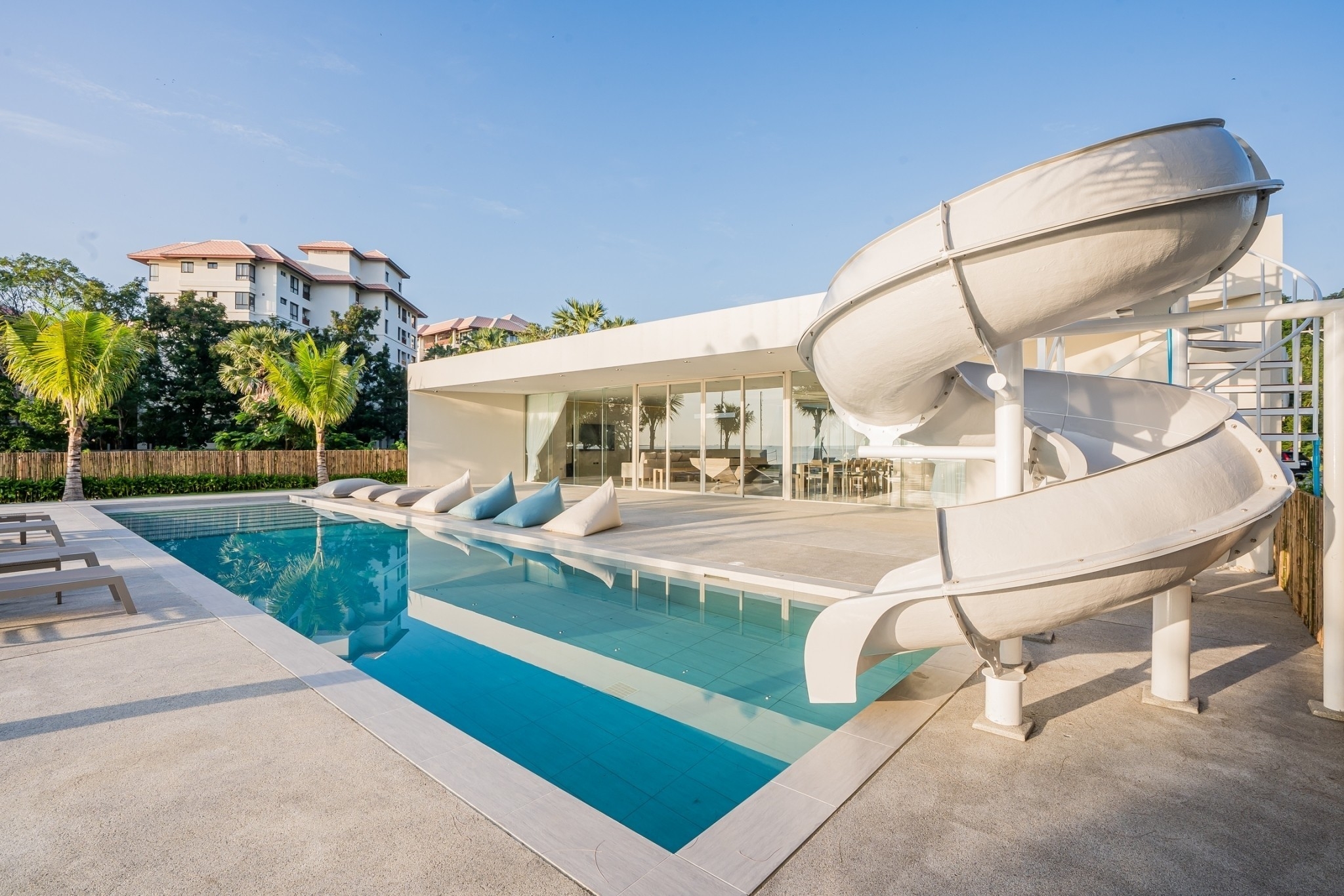 HR15083 บ้านพักติดทะเลหัวหิน The Rest Beachfront Hua Hin Pool Villa