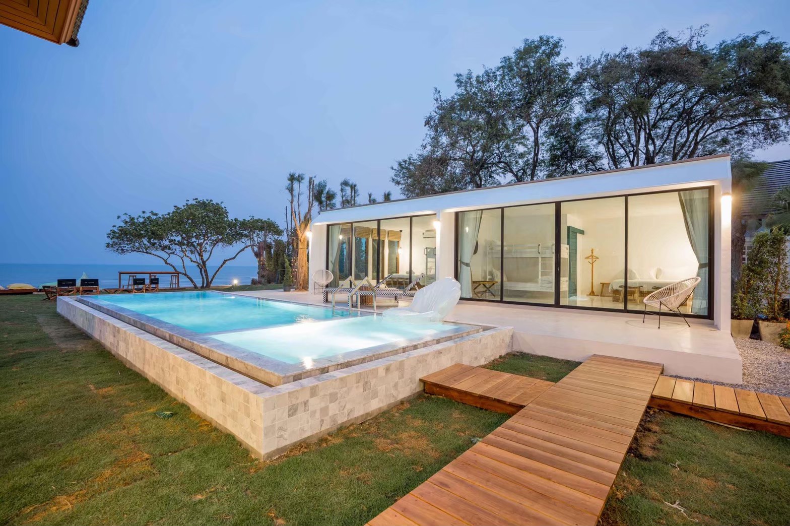 HR15050 บ้านพักติดทะเล The Century Beach Villa Cha Am