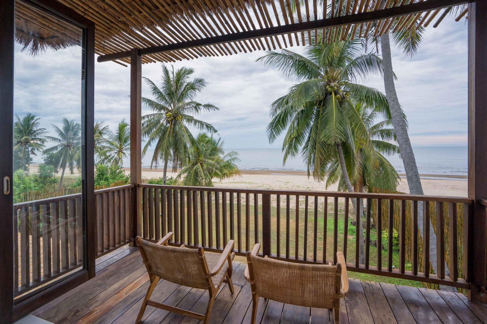HR15061 บ้านพักติดทะเล The Pamila Beach Villa Kuiburi