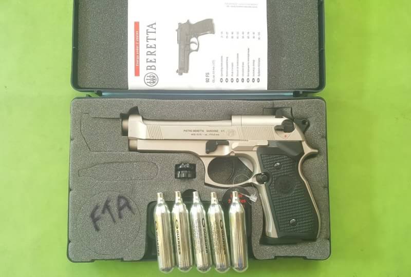ปืนสั้นอัดแก๊สUmarex Beretta M92 FS Nickel cal.177/4.5mm. Co2 Pistol เบอร์1 ✔Licensed Italy ✔Made in Germany ✔ขนาดเบอร์ลูก Caliber 4.5mm (.177) ✔แก๊ส Power Source CO2 12gr Capsule ✔บรรจุลูก Magazine Capacity 8 Shot '