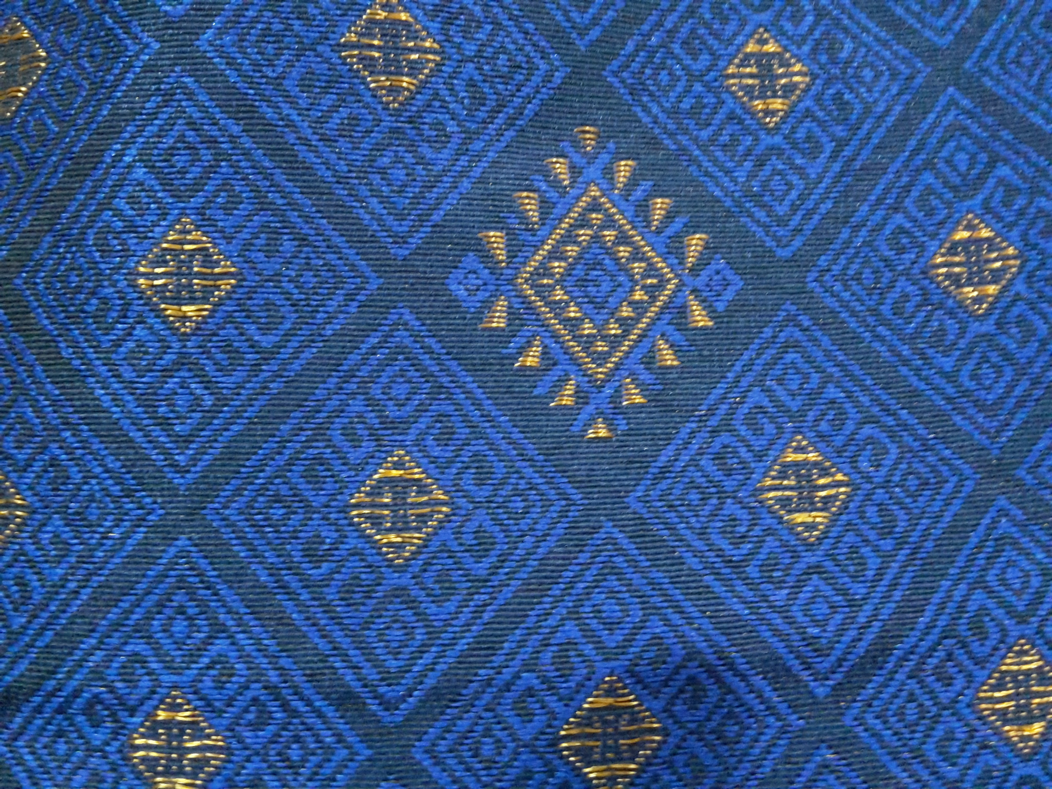 ผ้าถุงสำเร็จรูปยกขิดสีน้ำเงิน ผ้าซิ่นสำเร็จรูปผ้าซิ่นลาวยกขิดสีน้ำเงิน แบบป้ายเลื่อนตะขอสีน้ำเงิน เมเทิลลิควาวยกขิด