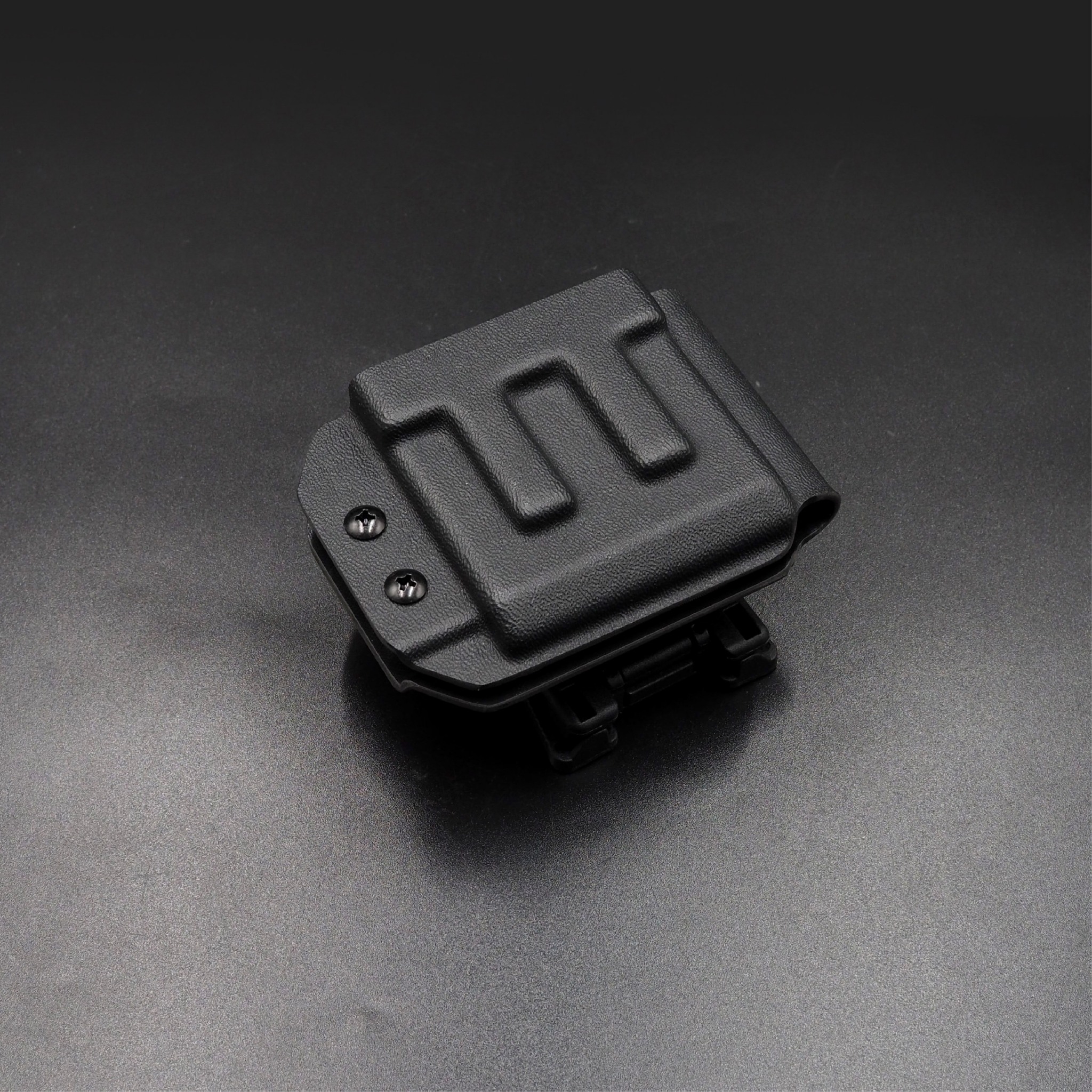 New.FogGear 5.56 Mag Holster ⭕ซองผลิตจาก Kydex เกรดคุณภาพ ⭕ช่องสำหรับใส่แม็ก 5.56 * 1 ⭕มีขากระเดื่องสำหรับปรับความกระชับ ⭕ขากระเดื่องถอดได้ ใส่ลูกยางแทนที่ได้ ⭕ตัวล็อค Teklok ปรับระดับเข็มขัดได้สูงสุด 2.4" ⭕ Teklok สามารถปรับองศาในการใช้งานได้