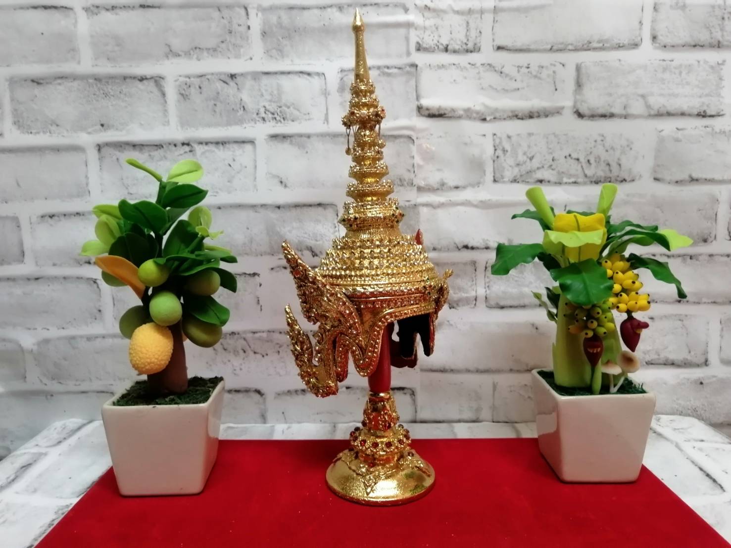 ชฎาพระ เกรดพรีเมี่ยม (ขนาดกว้าง 5 นิ้ว) พร้อมฐานตีลายประดับเพชร