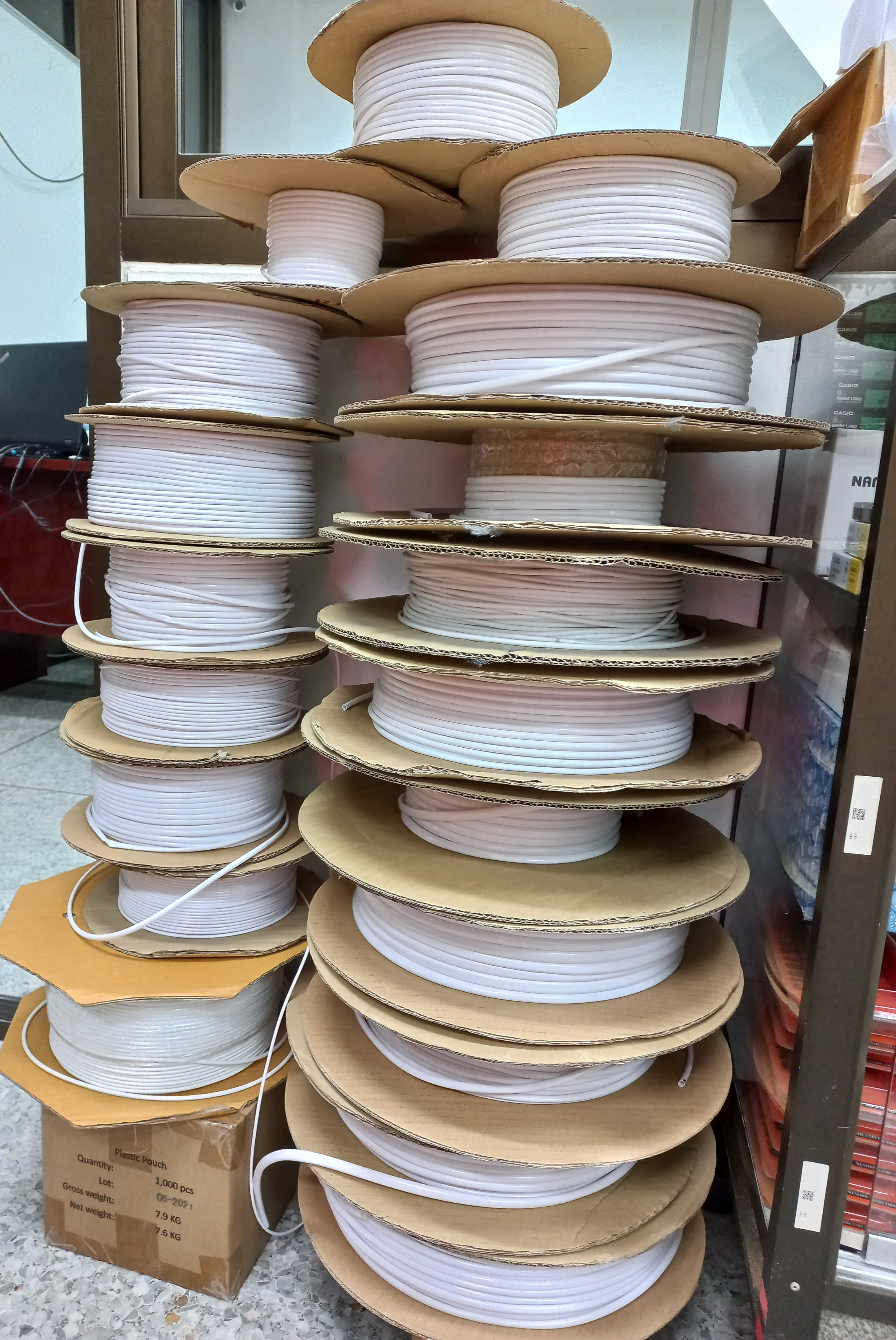 แบ่งขายท่อปลอกสายไฟ BS-TECH แบ่งขายเป็นเมตร ตั้งแต่ 5 เมตรขึ้นไป PVC TUBE (ราคาต่อเมตร)