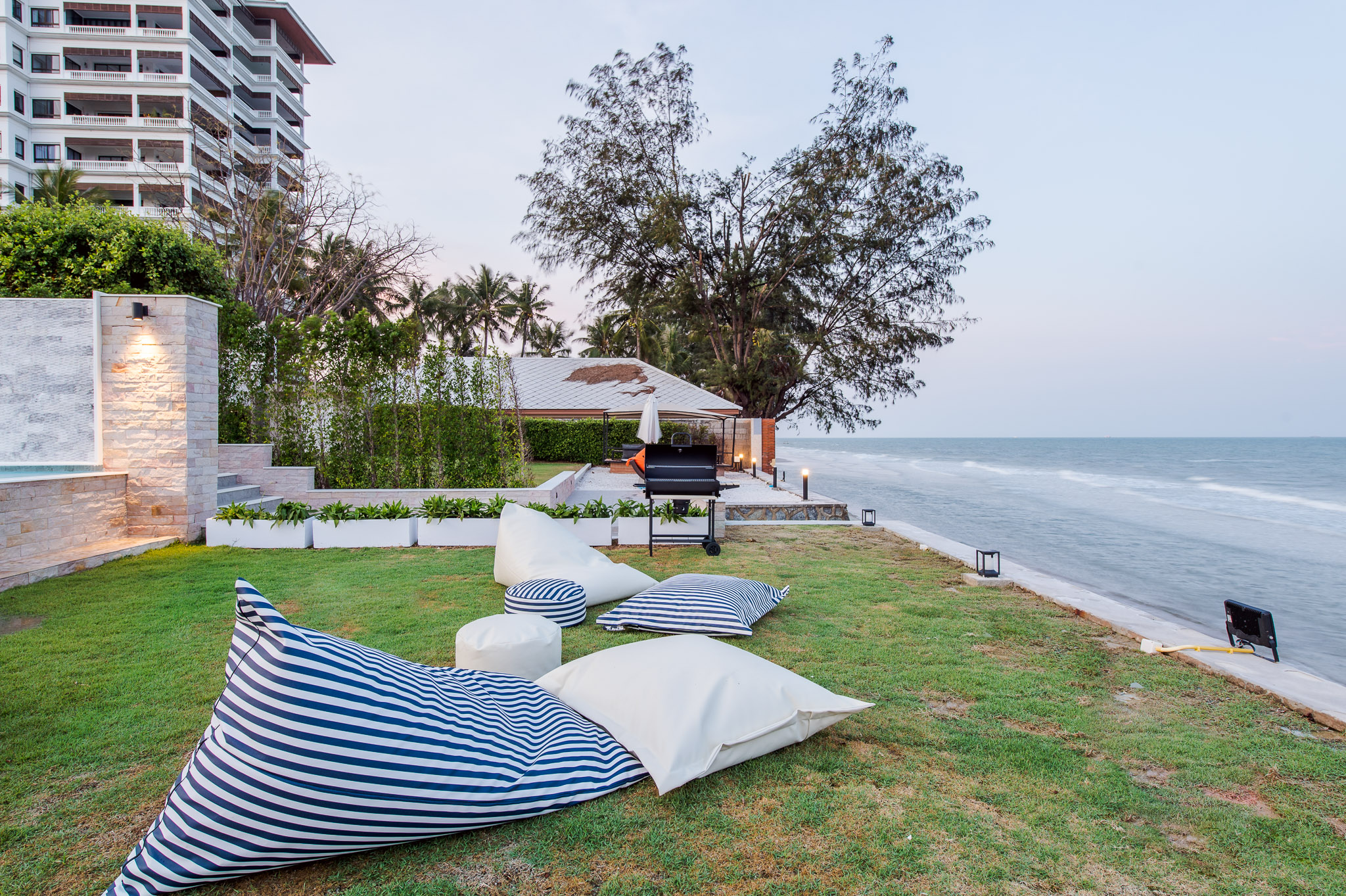 HR15066 บ้านพักติดทะเลหัวหิน The Casa Rocca Beach Villa HuaHin