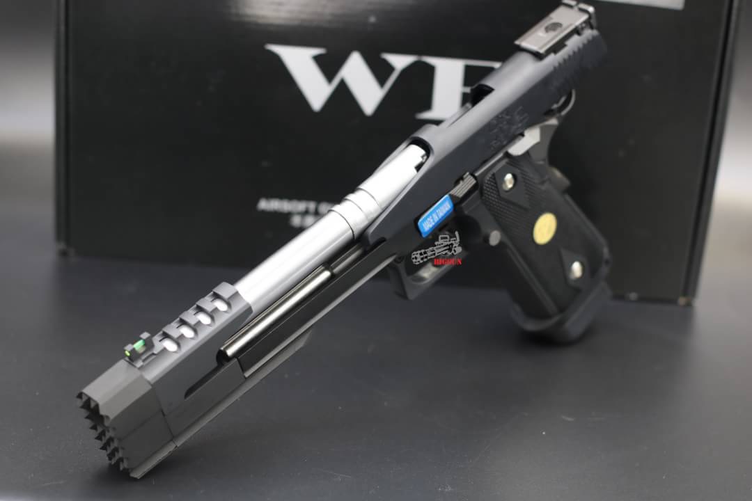WE Hi Capa 7.0 Dragon Black 7" แรง 360 FPS Full Metal ราคา: 4,500 บาท รุ่น WE Hi Capa 7.0 Dragon Black 7" สี ดำ น้ำหนัก (กรัม) 1180 ความยาว (mm.) 285 วัสดุ Full Metal ระบบ/รองรับแก๊ส Gas/เบา กลาง แรง ความแรง (FPS) 360 ด้วยลูก 0.20g ระบบ BlowBack