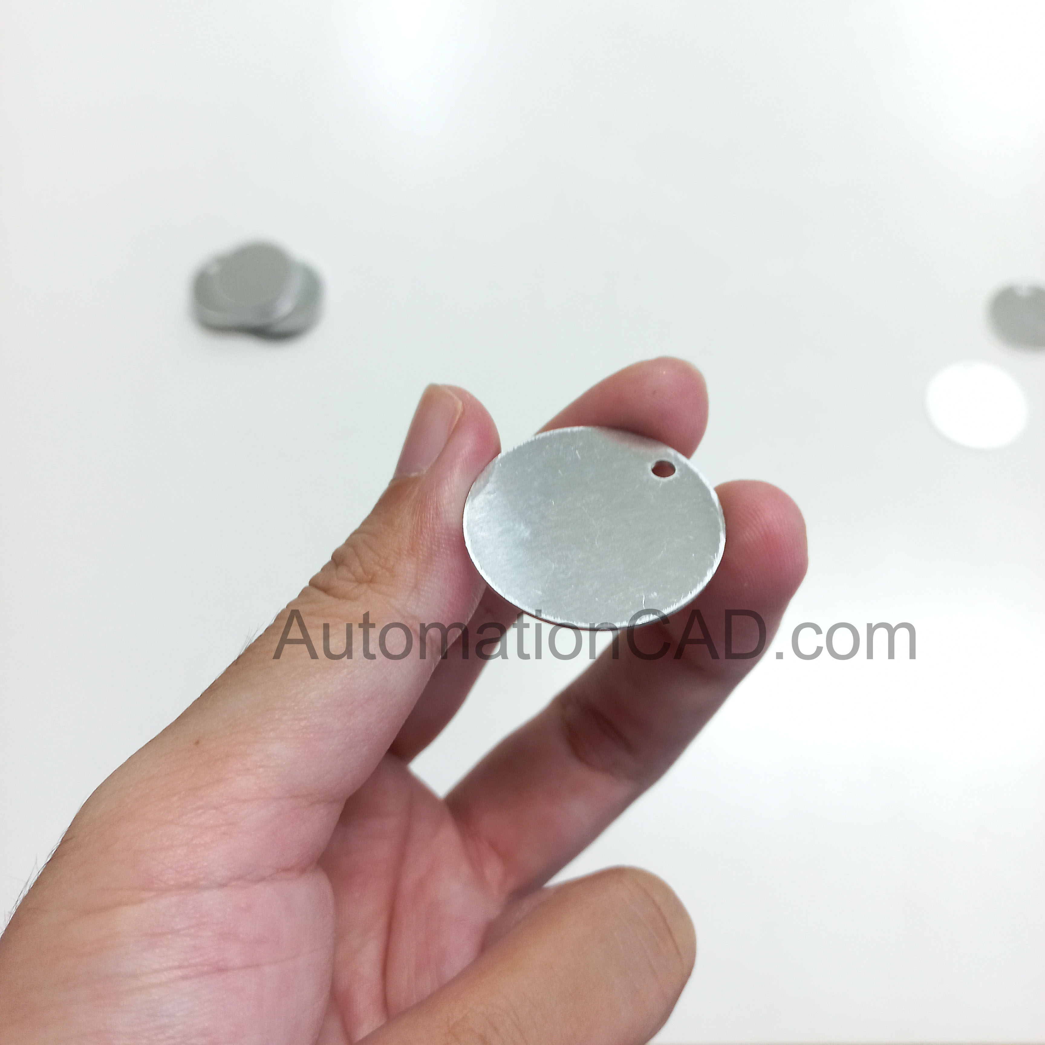 แท็กอะลูมิเนียม แบบกลม เส้นผ่าศูนย์กลาง 3 เซนติเมตร หนา 1 mm ป้ายแท็ก Name Tag ป้ายชื่อ