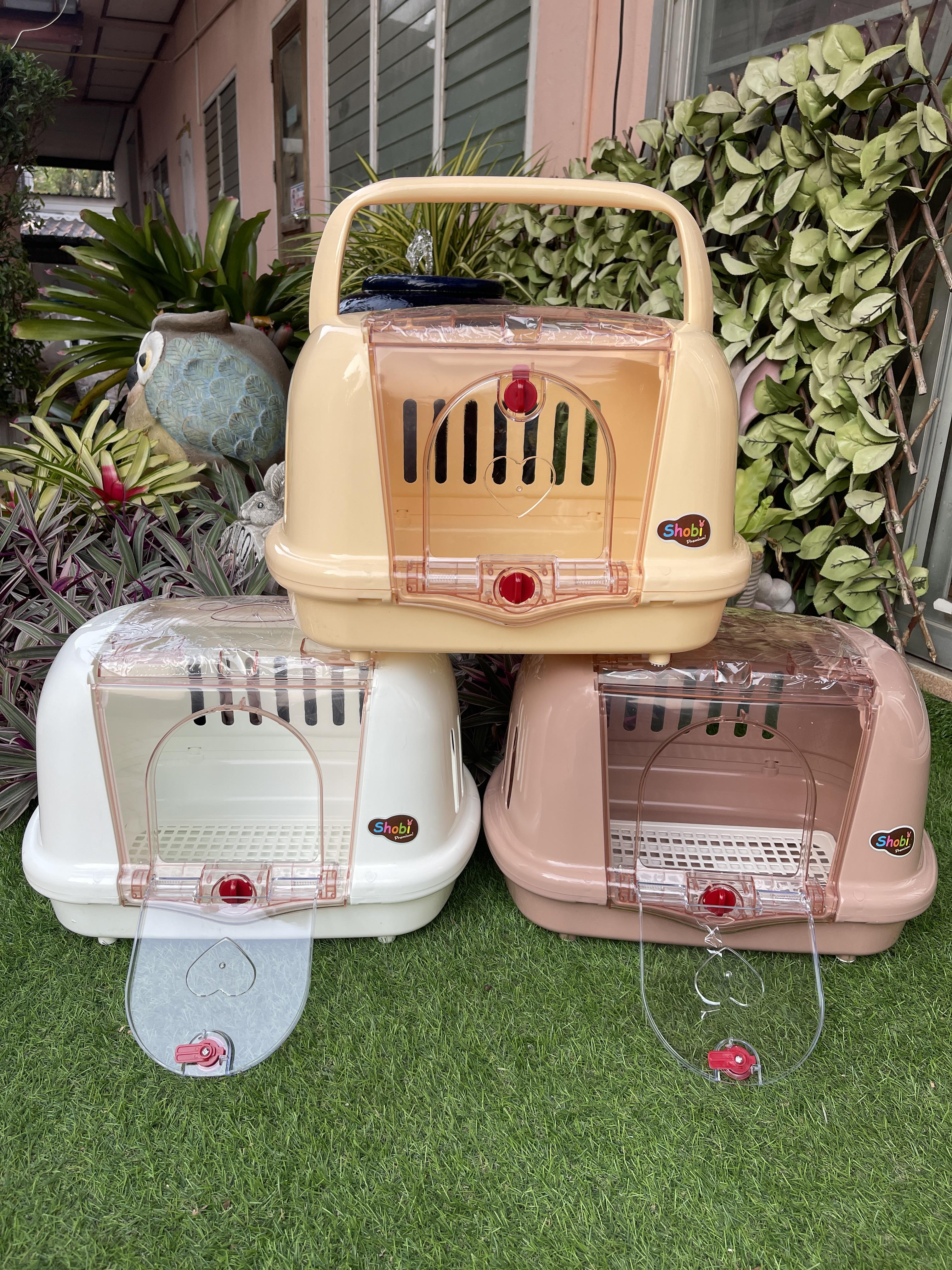 กรงเดินทางนำเข้าB1548-1ขนาด W.36xL.51xH.33cm.ประตูใสเปิดได้3บาน,ตัวล็อคหมุนเปิดปิดง่าย,น้ำหนักเบาแข็งแรงสวยหรูดีดีมากค่ะ