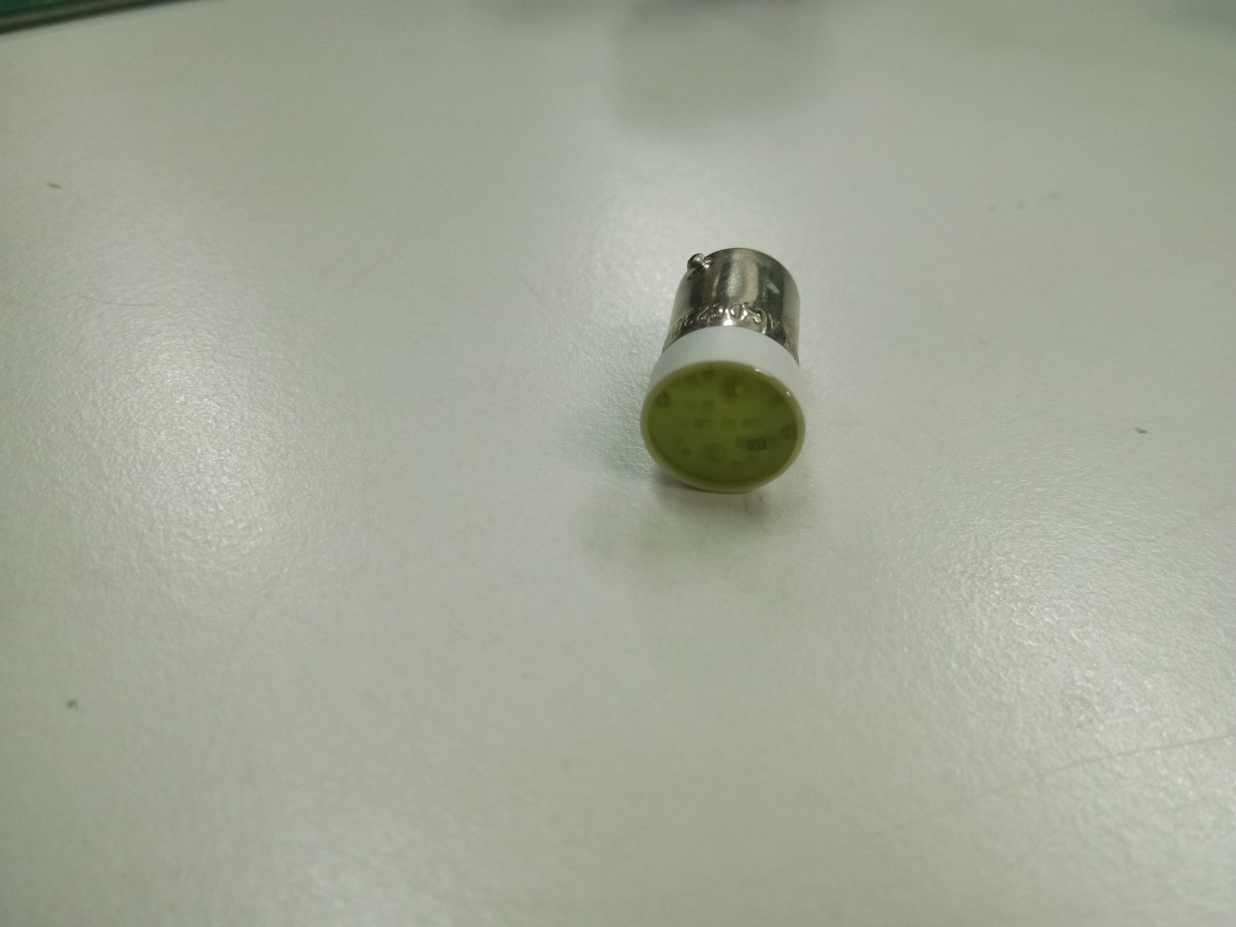 ไพลอตแลมป์ IDEC แบบเปลี่ยน LED ได้ สีเหลือง รู 22 mm Pilot Lamp ไฟ 230/240 VAC