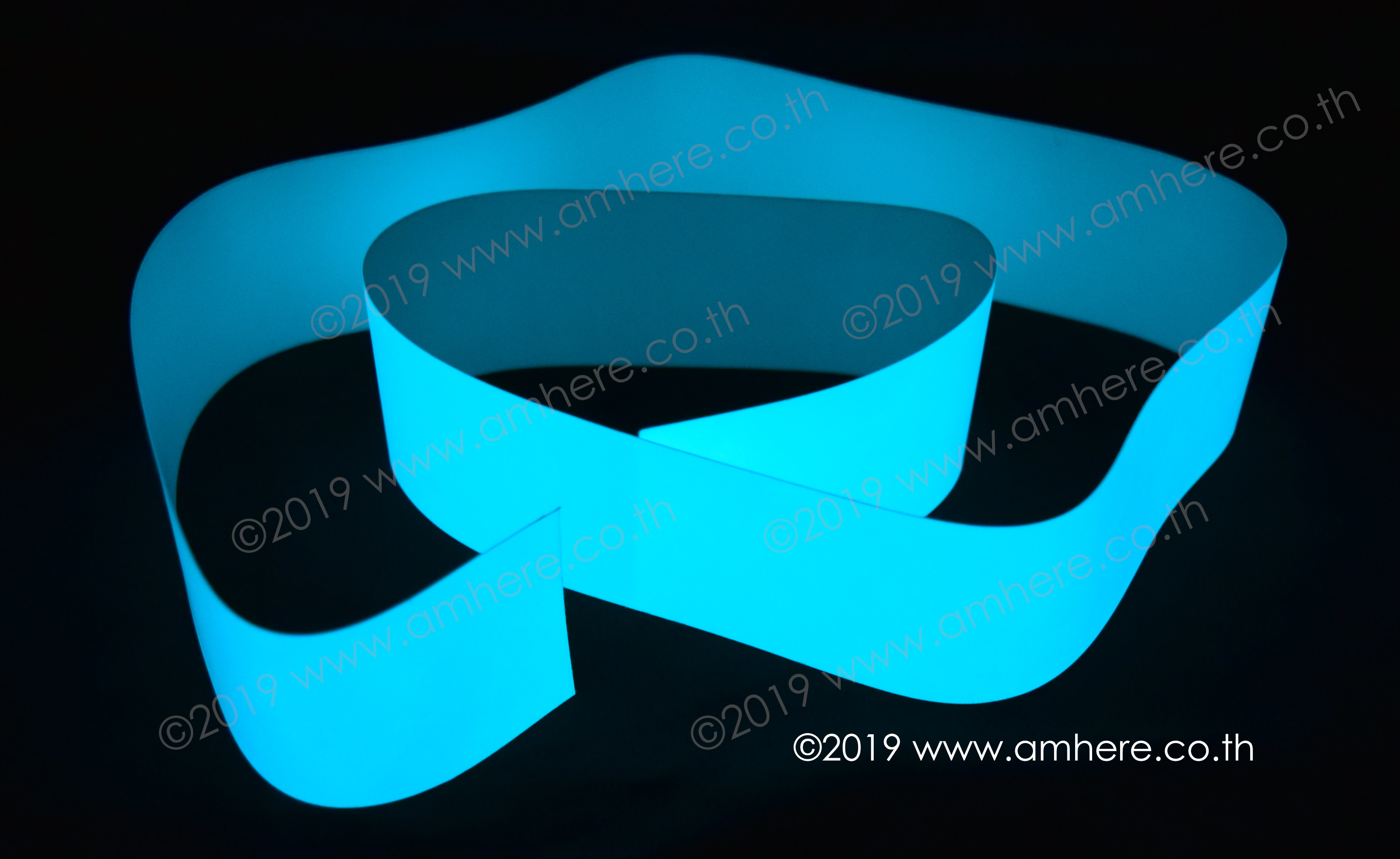 Glow Sticker Blue-20 (Glow in the Dark): สติ๊กเกอร์เรืองแสง สีฟ้า (5 x 100cm)