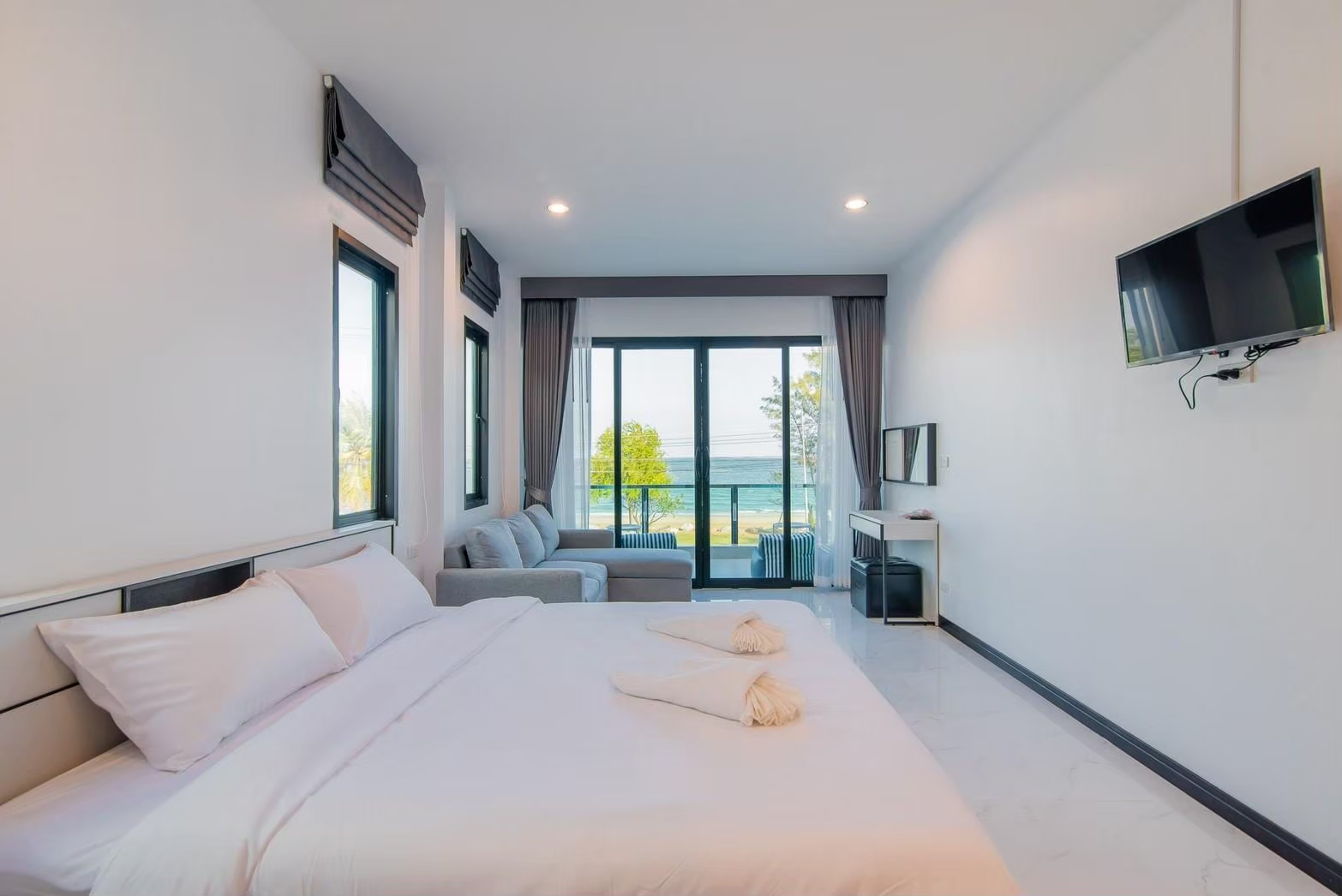 HR15063 บ้านพักติดทะเล The Blue Sky Villa Pranburi