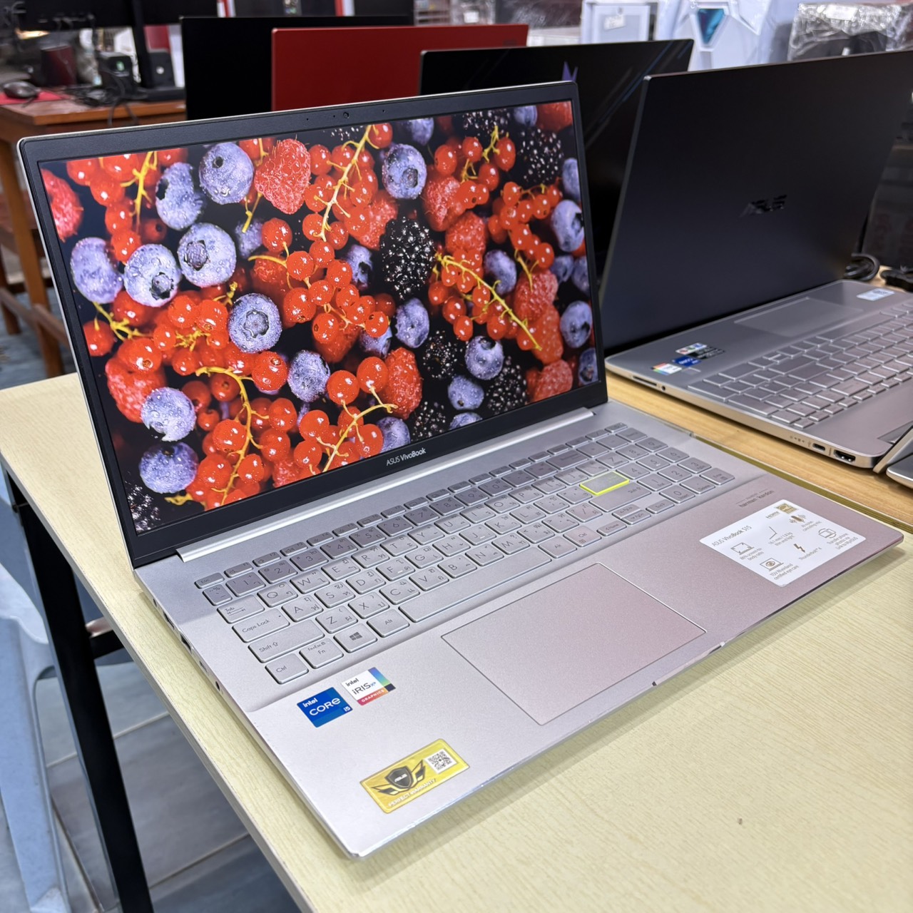 ASUS VIVOBOOK S15 S533EA – BQ050TS ติดฟิล์มกันรอยหน้าจอแล้ว สภาพเครื่อง 95%