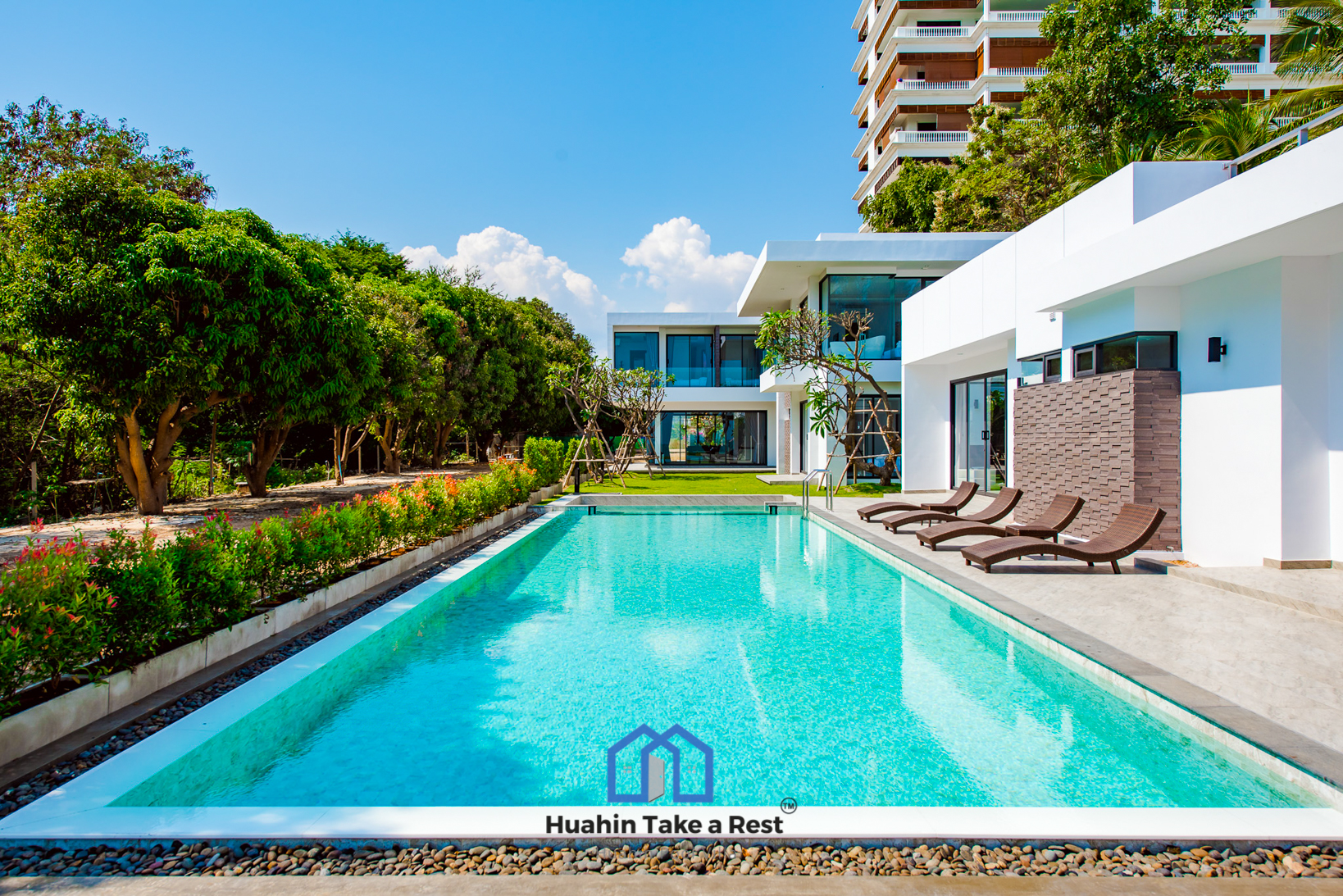 HR15039 บ้านพักติดทะเลหัวหิน The Premium Beach Villa Hua Hin