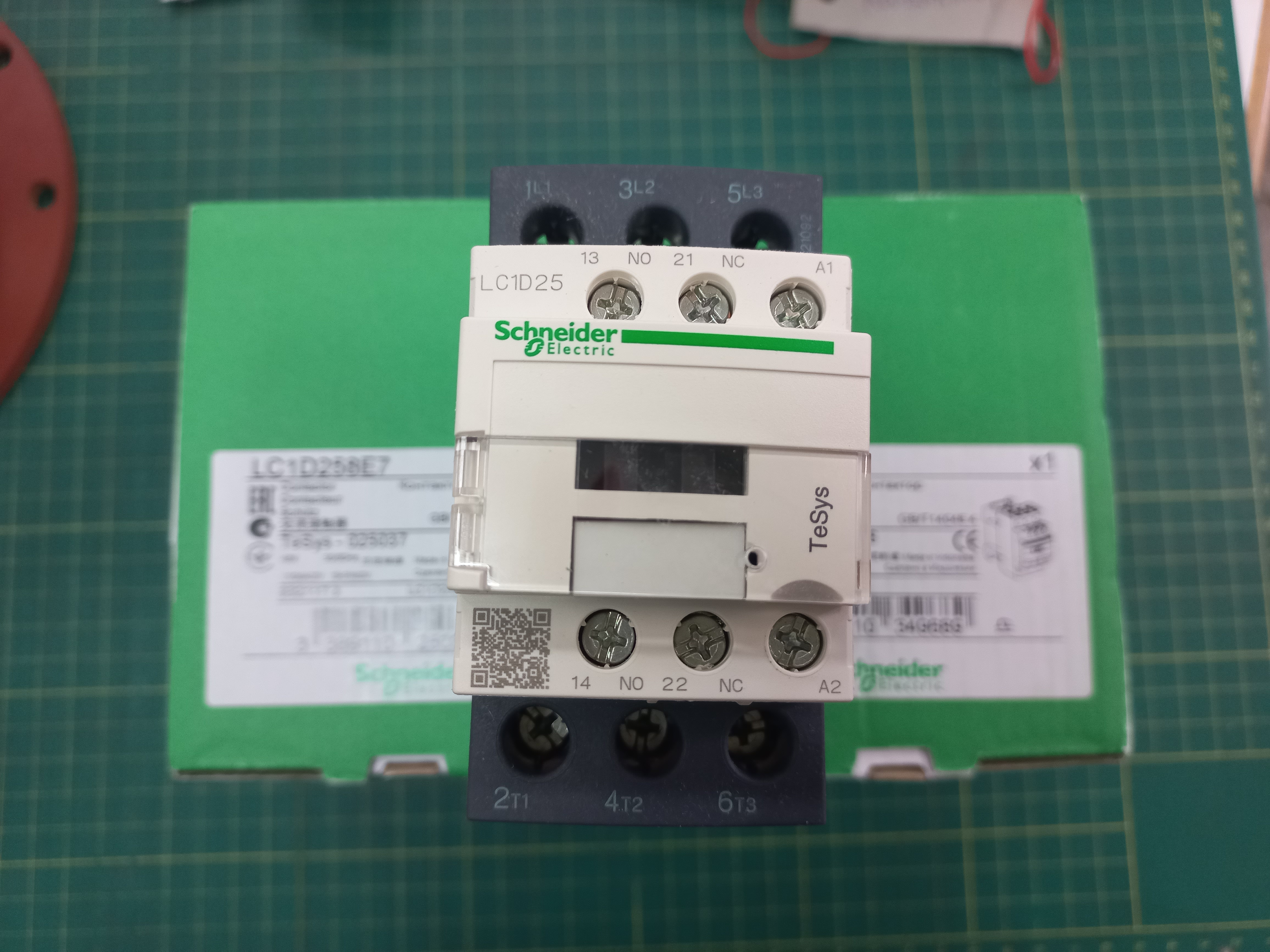 แมกเนติก คอนแทคเตอร์ MAGNETIC CONTACTOR รุ่น LC1D25E7 coil 48VAC SCHNEIDER