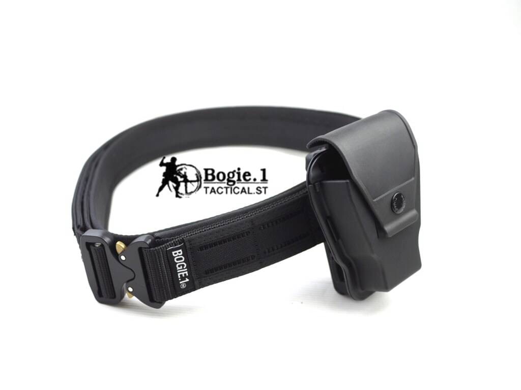 New.Bogie1 ซองกุญแจมือโพลิเมอร์ รุ่น 360 ปรับหมุนได้ 360 องศา มีฝาปิดซองกุญแจมือ สามารถถอกออกได้ ใส่กุญแจมือได้ทั้งแบบโซ่ และ บานพับ มีตัวล็อคภายในทำให้กุญแจมือเเน่น ไม่หล่นง่าย แม้ขณะวิ่ง แยกชิ้นส่วนได้