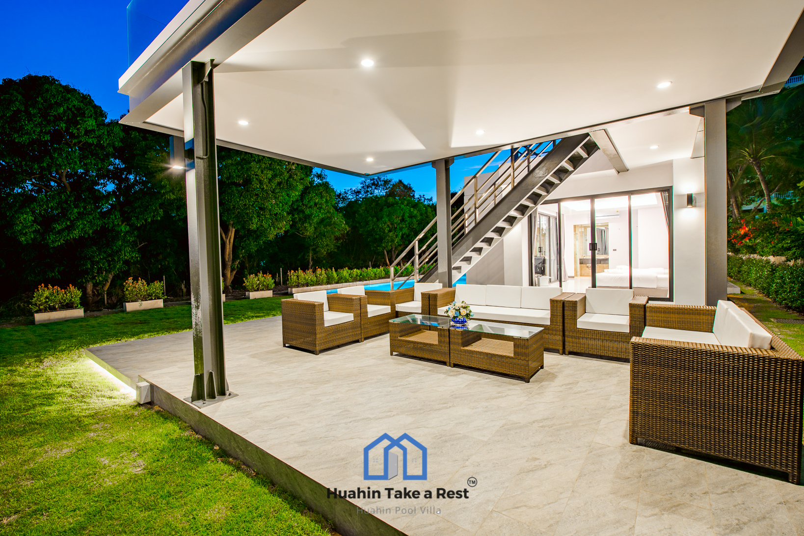 HR15039 บ้านพักติดทะเลหัวหิน The Premium Beach Villa Hua Hin