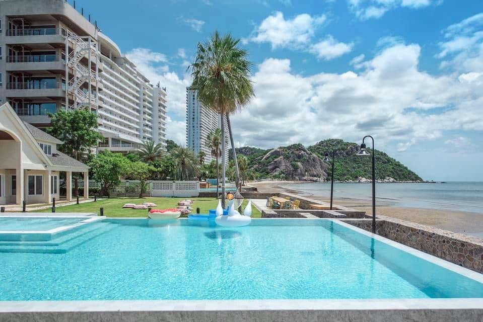 HR15042 บ้านพักติดทะเลหัวหิน The Sunny Beach Villa