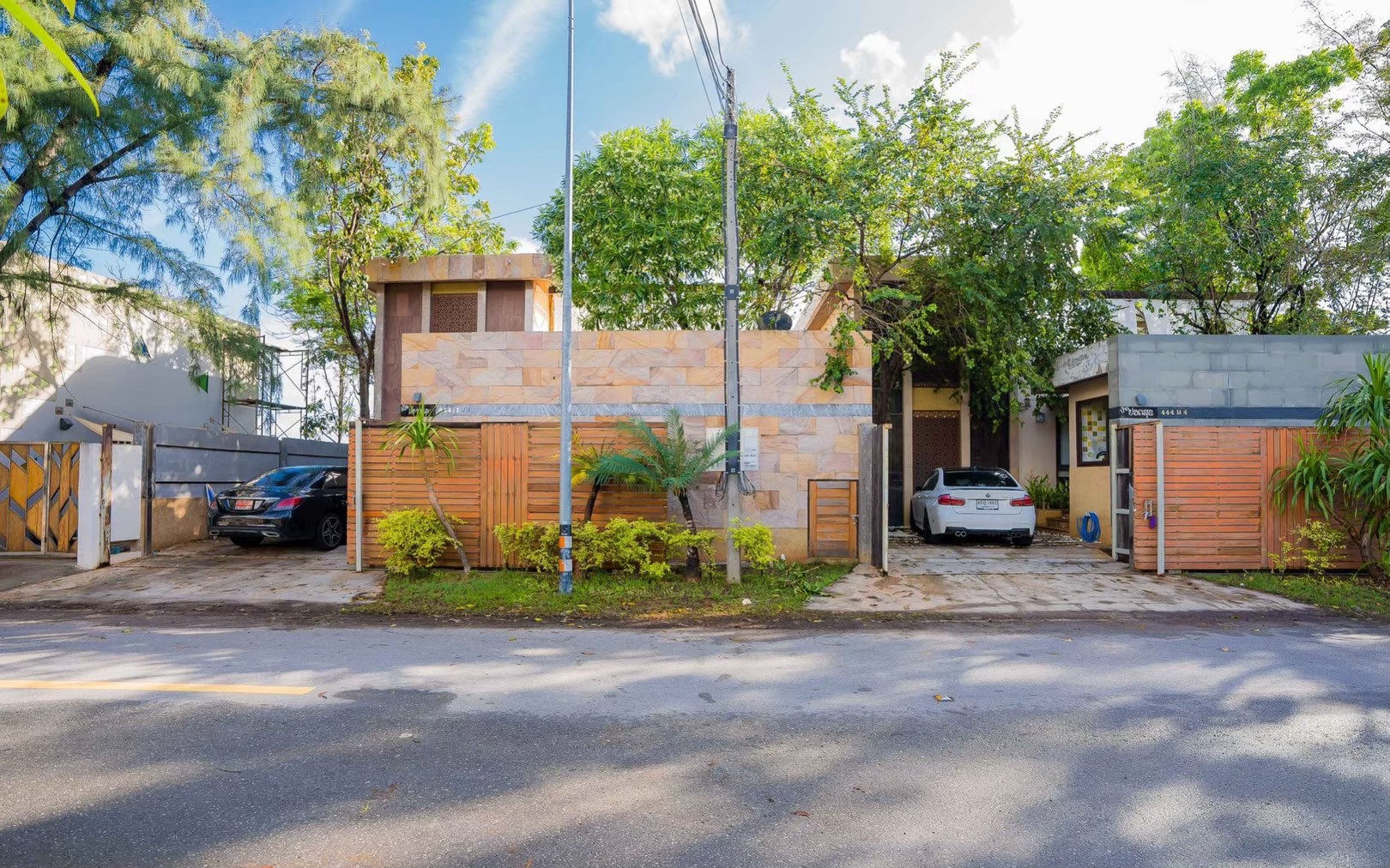 HR15064 บ้านพักติดทะเล The Ocean Beach Villa, Sam Roi Yod.