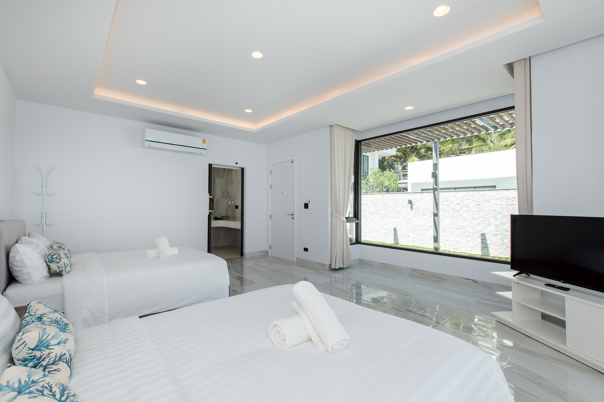 HR15066 บ้านพักติดทะเลหัวหิน The Casa Rocca Beach Villa HuaHin