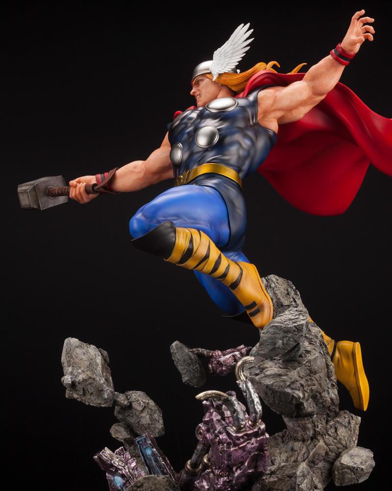 เปิดจอง : THOR AVENGERS FINE ART STATUE