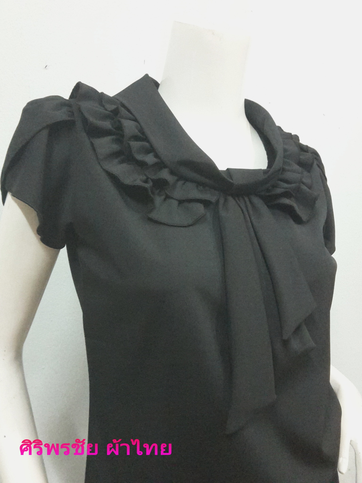 เสื้อผ้าฝ้ายสีดำ เสื้อผ้าไทยสีดำ เสื้อทำงานชีฟองสีดำ เสื้อชีฟองแต่งเกล็ดสีดำ เสื้อทำงานเกาหลี เสื้อสมัครงาน ชุดสมัครงาน เสื้อใส่กับผ้าถุง เสื้อใส่กับผ้าซิ่น