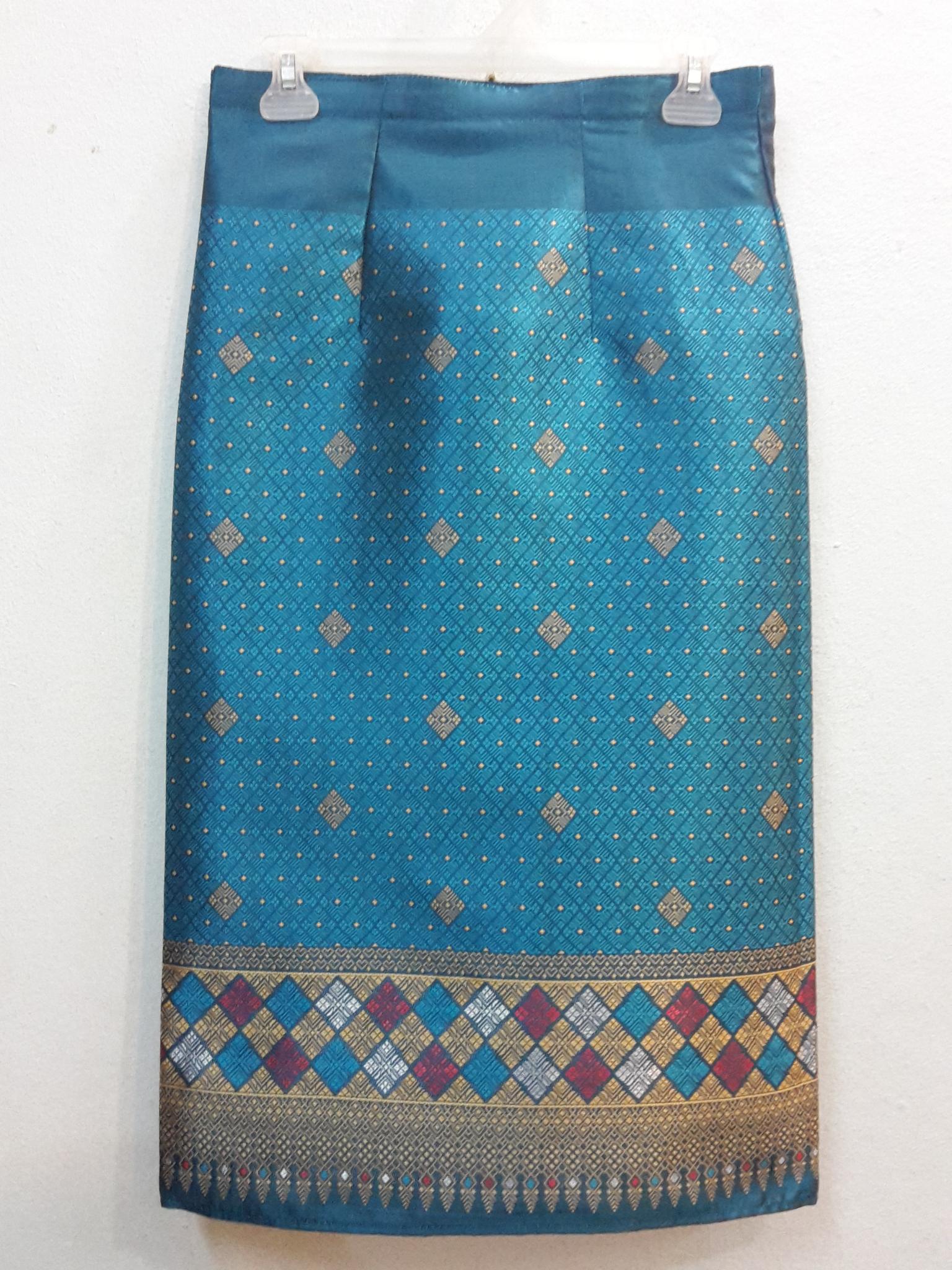 ผ้าซิ่นสำเร็จรูปผ้าซิ่นลาว แบบป้ายเลื่อนตะขอ ผ้าซิ่นตีนจกไหมลาวสีฟ้าเมทอลลิค