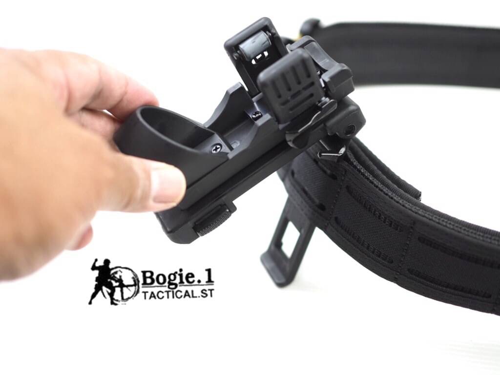 New. Bogie1 ซองไฟฉายโพลิเมอร์ รุ่น Lock 360 มีตัวล็อก แน่นกริ๊บ ไฟฉายไม่ร่วงหล่น หมุนปรับระดับได้ 360 องศา ร้อยเข็มขัดได้ทุกขนาด (ปรับขนาดได้) ร้อยกระเป๋า / ติดเสื้อเกราะ ได้