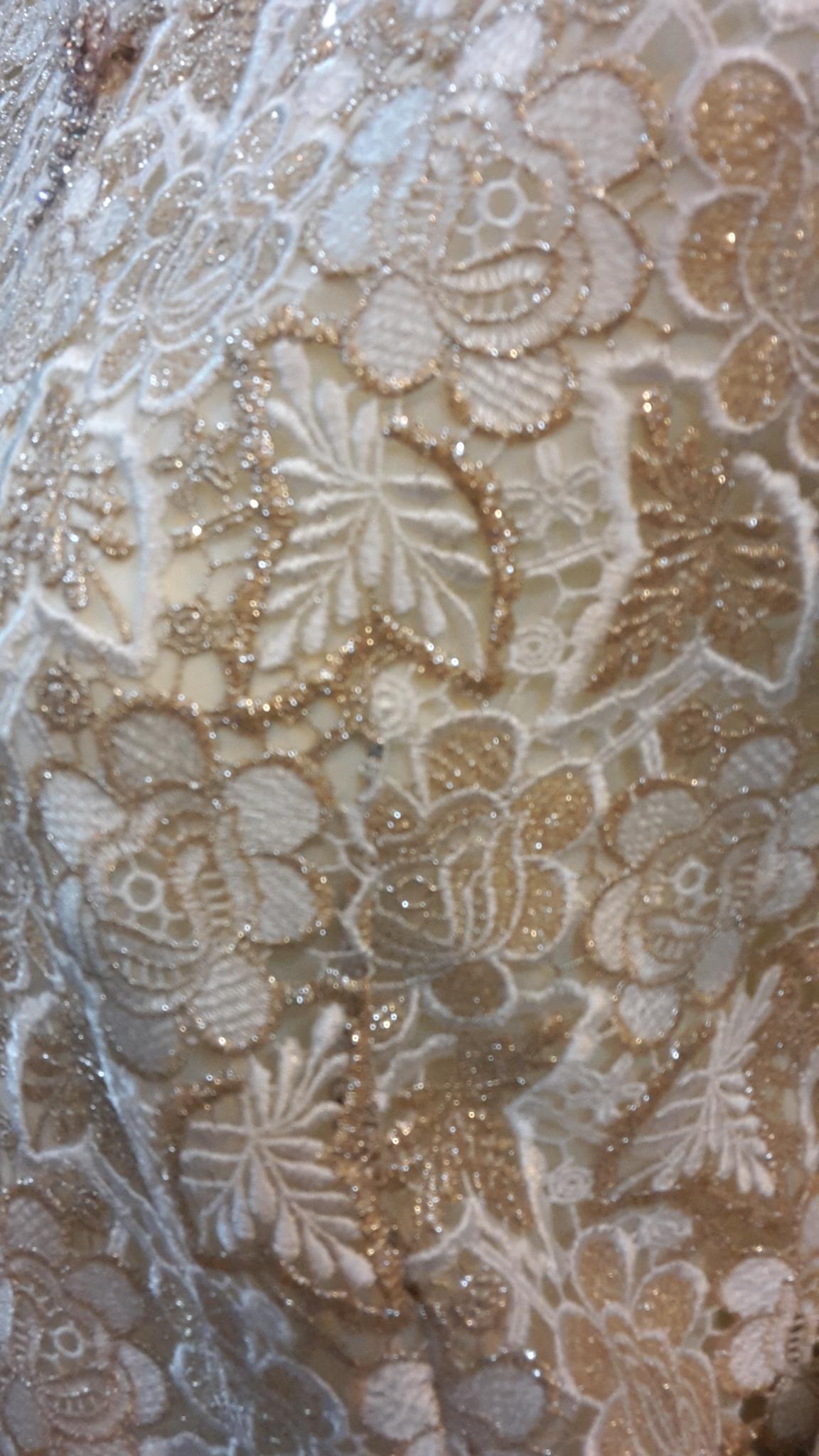 เสื้อลูกไม้ทูโทนสีขาว เสื้อผ้าไทยทูโทนสีขาวน่ารัก จับแมทเสื้อผ้าได้ง่ายทั้งกางเกง กางเกง หรือผ้าถุงไทย