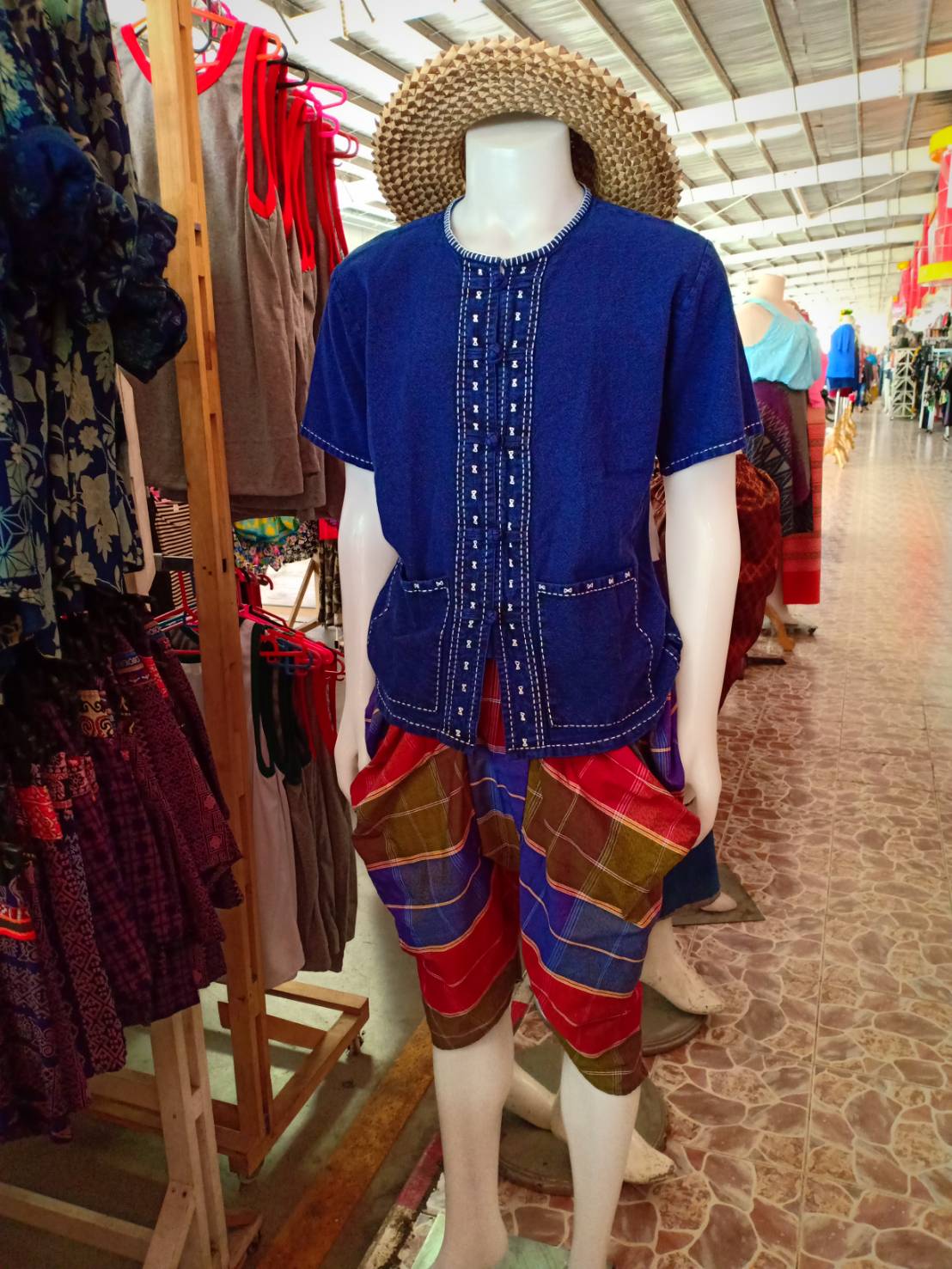 เสื้อผ้าฝ้ายม้อฮ่อมชาย #เสื้อผ้าไทยชายสีครามแต่งผ้าด้นมือ #เสื้อผ้าไทยชาย #เสื้อผ้าพื้นเมืองผ้าไทยชาย ม้อฮ่อม