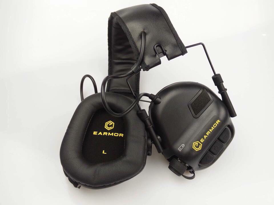 New.EARMOR/รุ่น M31 ปกป้องการได้ยินของคุณก่อนสายไป อุปกรณ์ครอบหูอิเล็กทรอนิกส์สำหรับนักกีฬายิงปืน - ลดเสียงปืน และช่วยขยายเสียงรอบข้างให้ดังขึ้น - ใช้แบตเตอรี่ AAA X 2 อายุการใช้งาน 350 ช.ม. - กันน้ำมาตรฐาน IPX5 - พร้อมการรับประกัน - พร้อมแจ๊ค 3.5mm เชื่อ