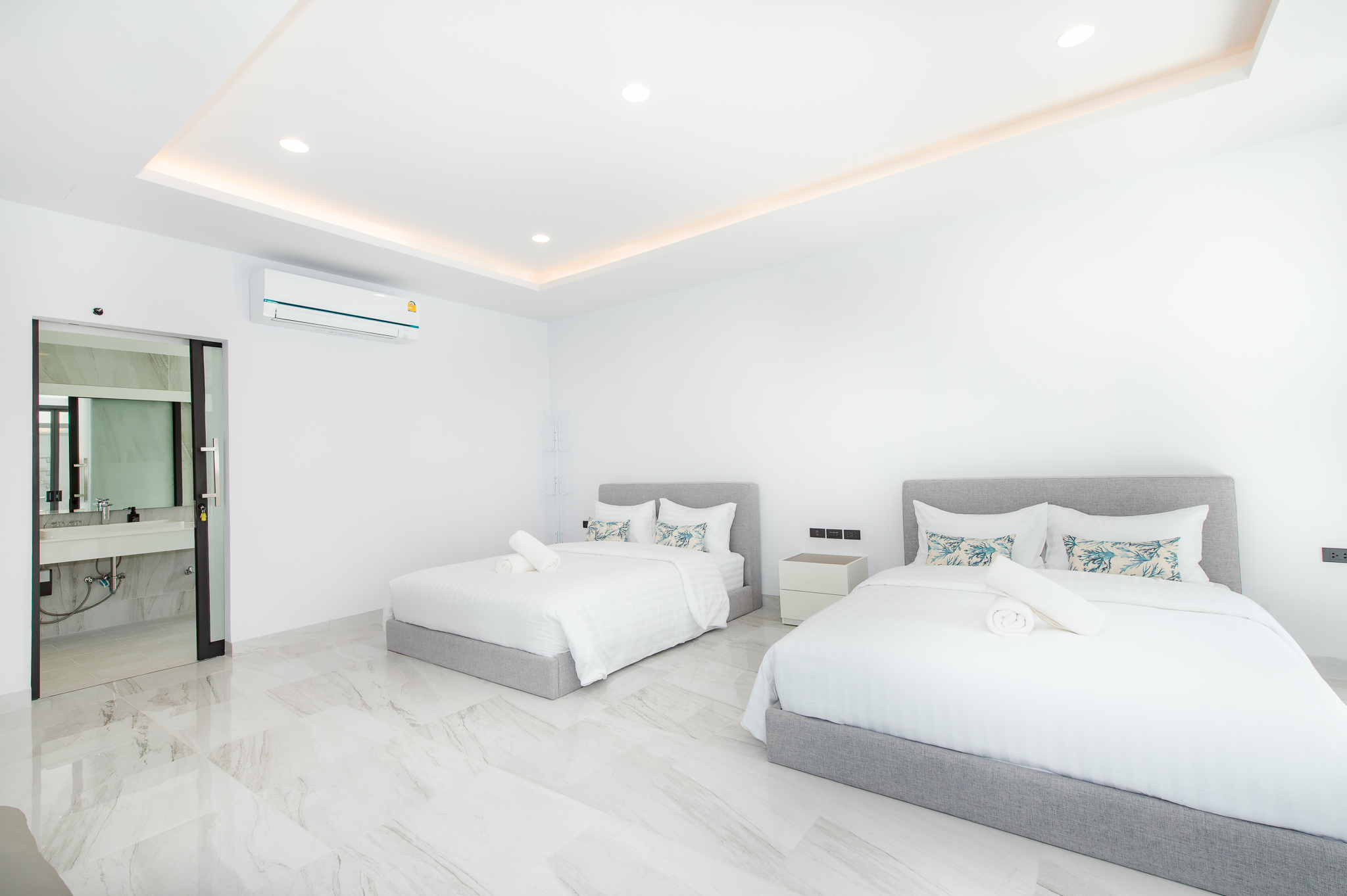 HR15066 บ้านพักติดทะเลหัวหิน The Casa Rocca Beach Villa HuaHin