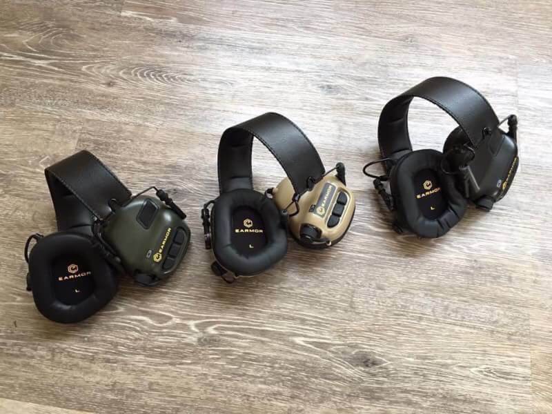 New.หูฟังตัดเสียงปืน ขยายเสียงพูด Earmor M31 สีเขียว / สีทราย / สีดำ ตัดเสียงดังที่เกิน 88Dbs เช่นเสียงปืน เสียงเครื่องจักรซึ่งเป็นเสียงที่ดังอันตรายต่อประสาทการรับฟังของมนุษย์ เเต่ขยายเสียงพูดคุย กันน้ำระดับ IPX-5 ใช้ถ่าน AA x2 ระบบปิดอัตโนมัติเมื่อครบ 4