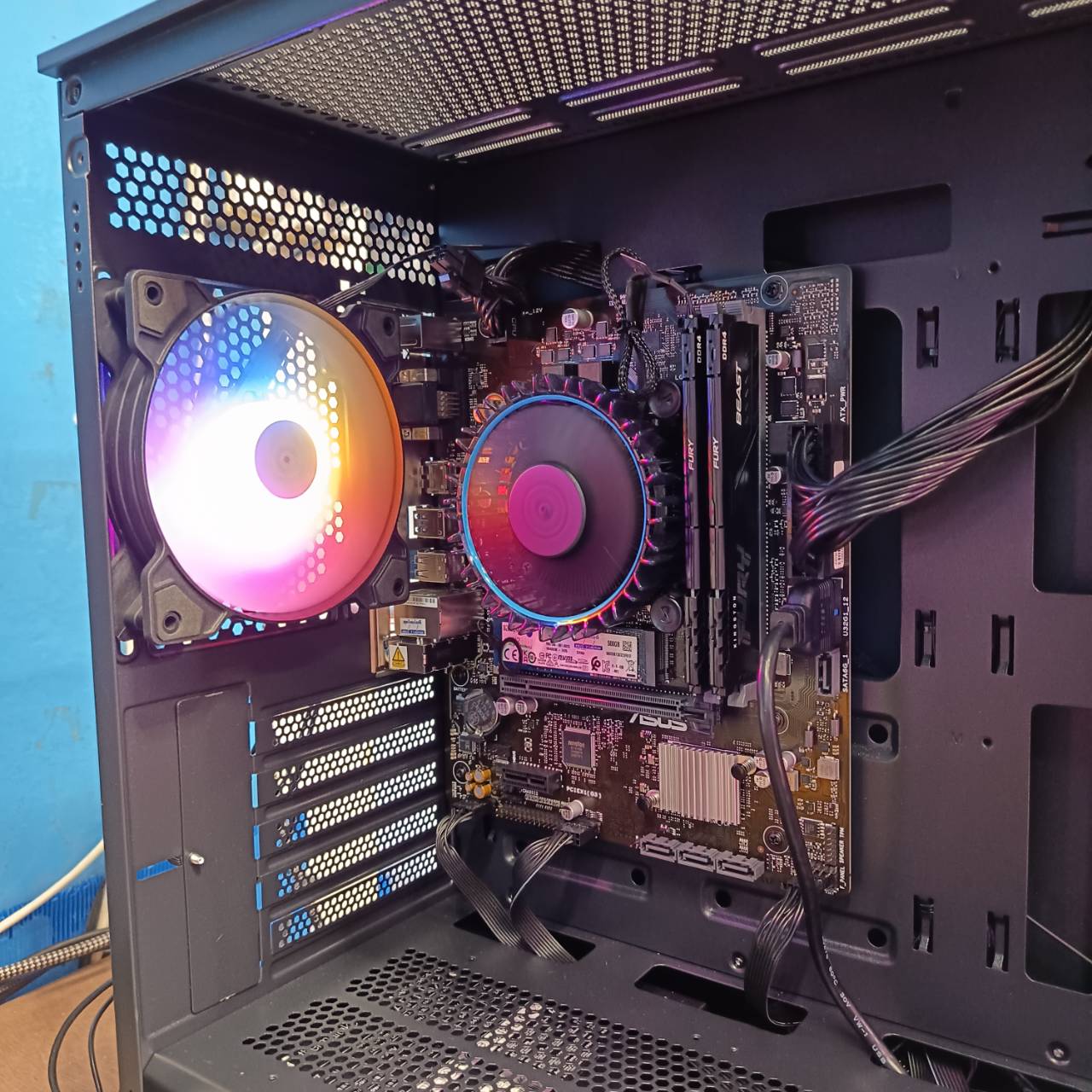 Computer มือ 2 เฉพาะเคส Core I5-14400 2.50GHz