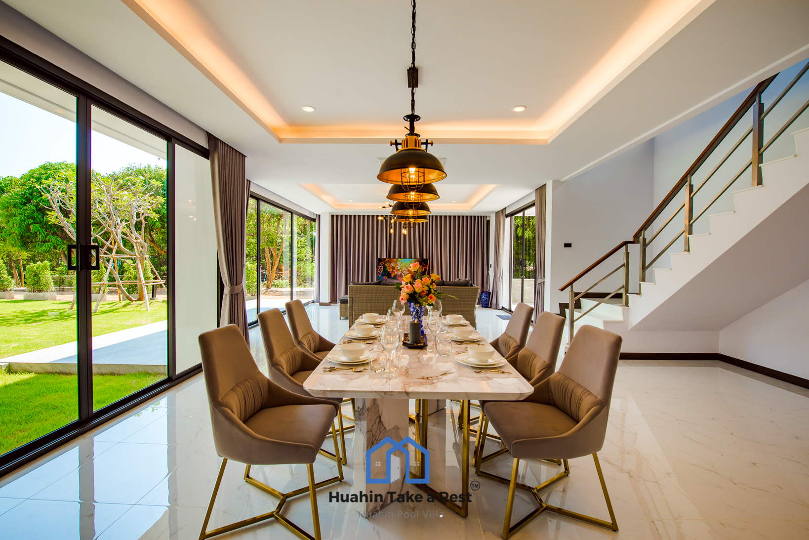 HR15039 บ้านพักติดทะเลหัวหิน The Premium Beach Villa Hua Hin