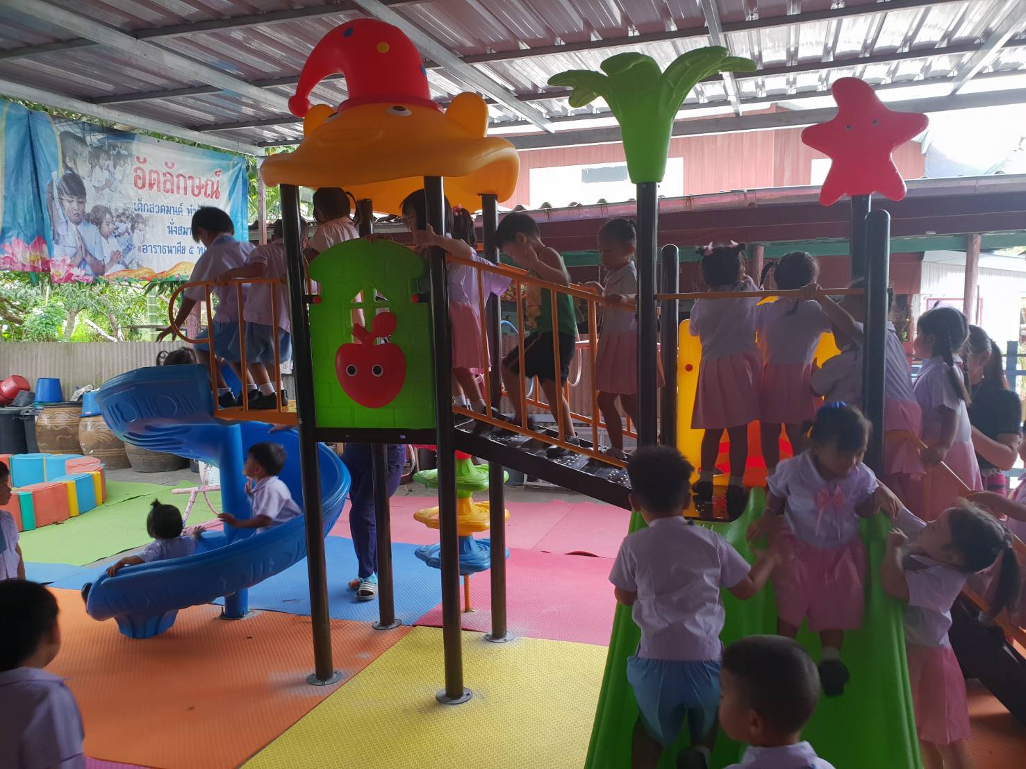 เครื่องเล่นสนาม ชุดหมวกน้อยแสนซน